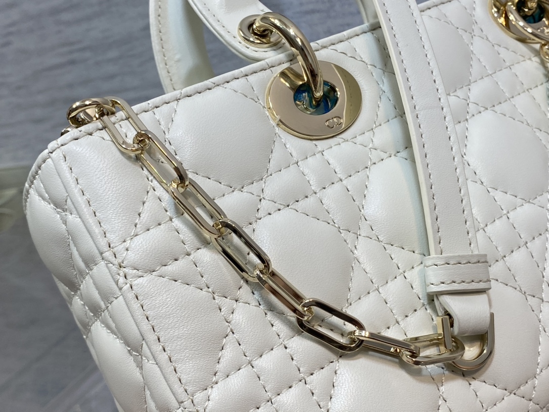 Handbag Dior size 26*6*14 cm - vstockx