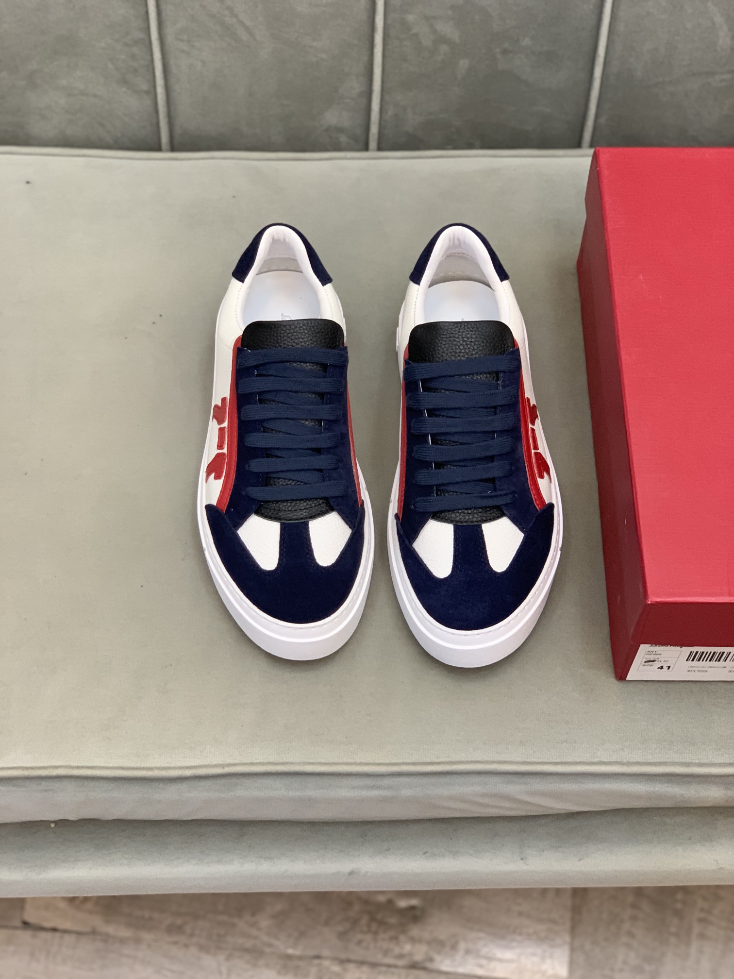 Salvatore Ferragamo Gancini Sneaker 15 - vstockx