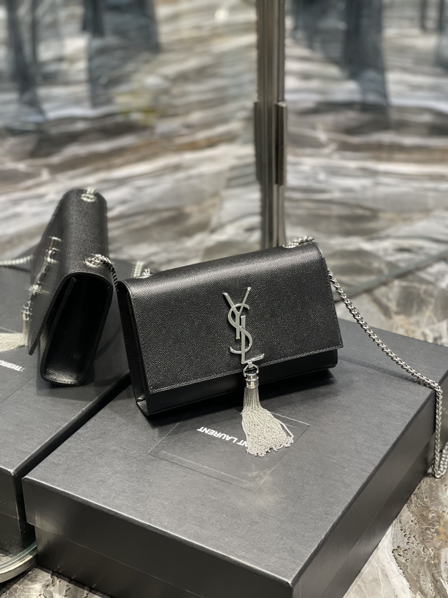 Handbags SAINT LAURENT 469390 size 20x13.5x5.5 cm - vstockx