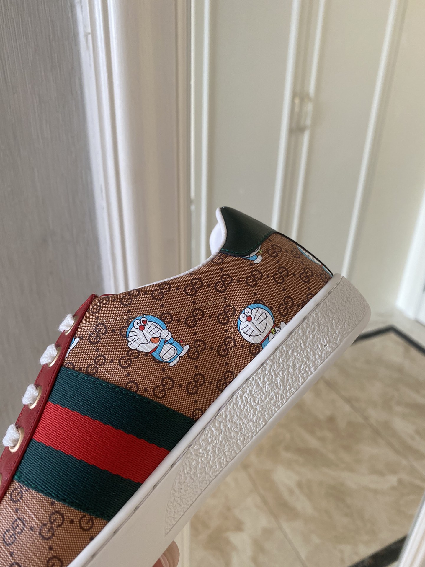 Gucci Women's Ace sneaker with bee sneaker 4 - vstockx