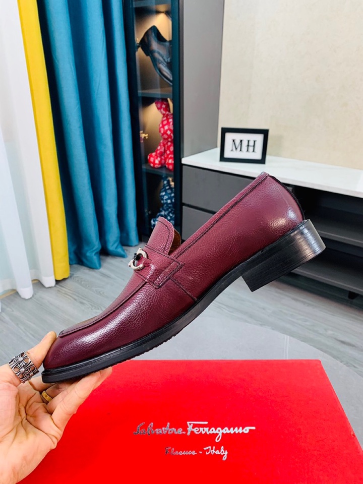 Salvatore Ferragamo Boots 32 - vstockx