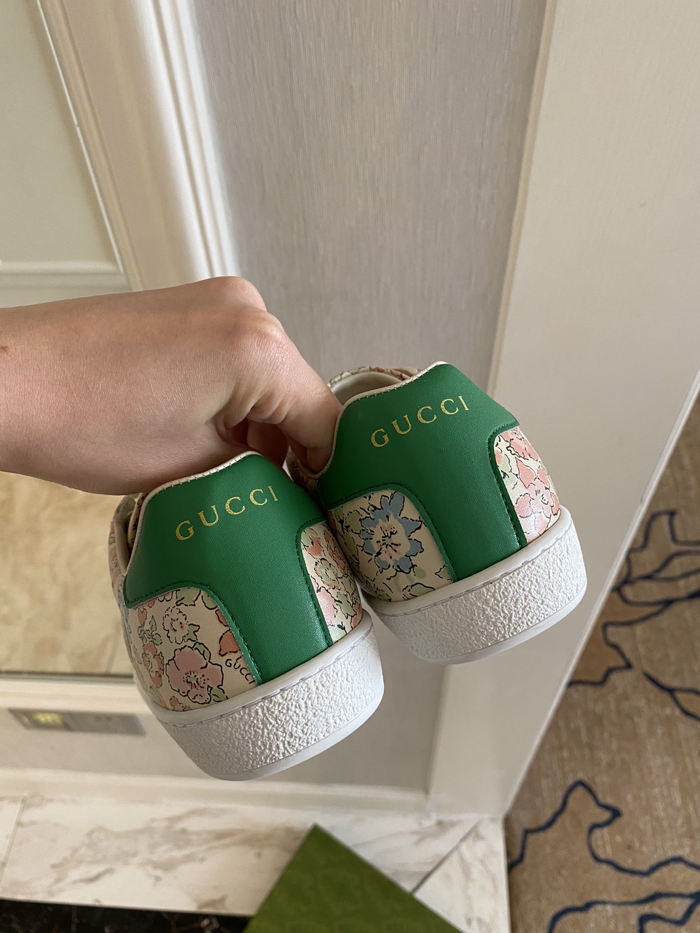 Gucci Women's Ace sneaker with bee sneaker 4 - vstockx