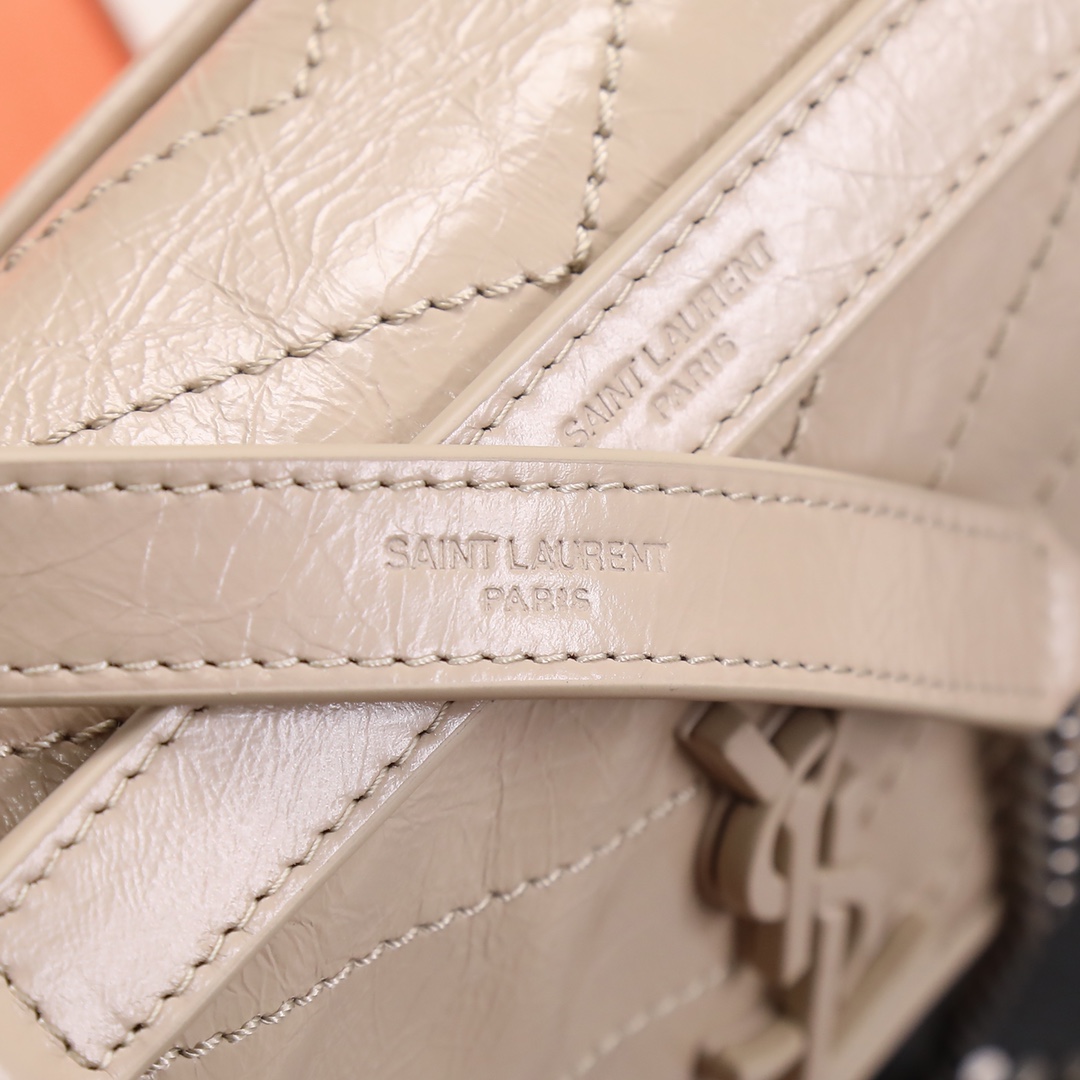 Handbags SAINT LAURENT 533037 size 22x16.5x12 cm - vstockx