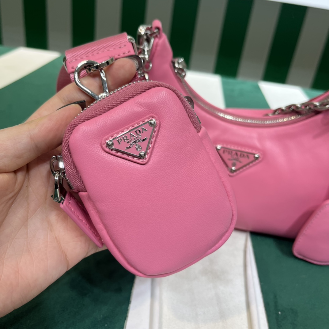 Handbags Prada 1BH240 size:22*12*6 cm - vstockx