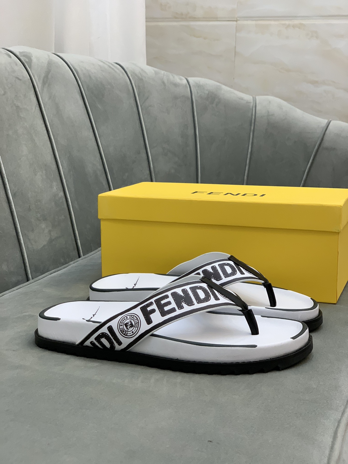 Fendi Slides 11 - vstockx