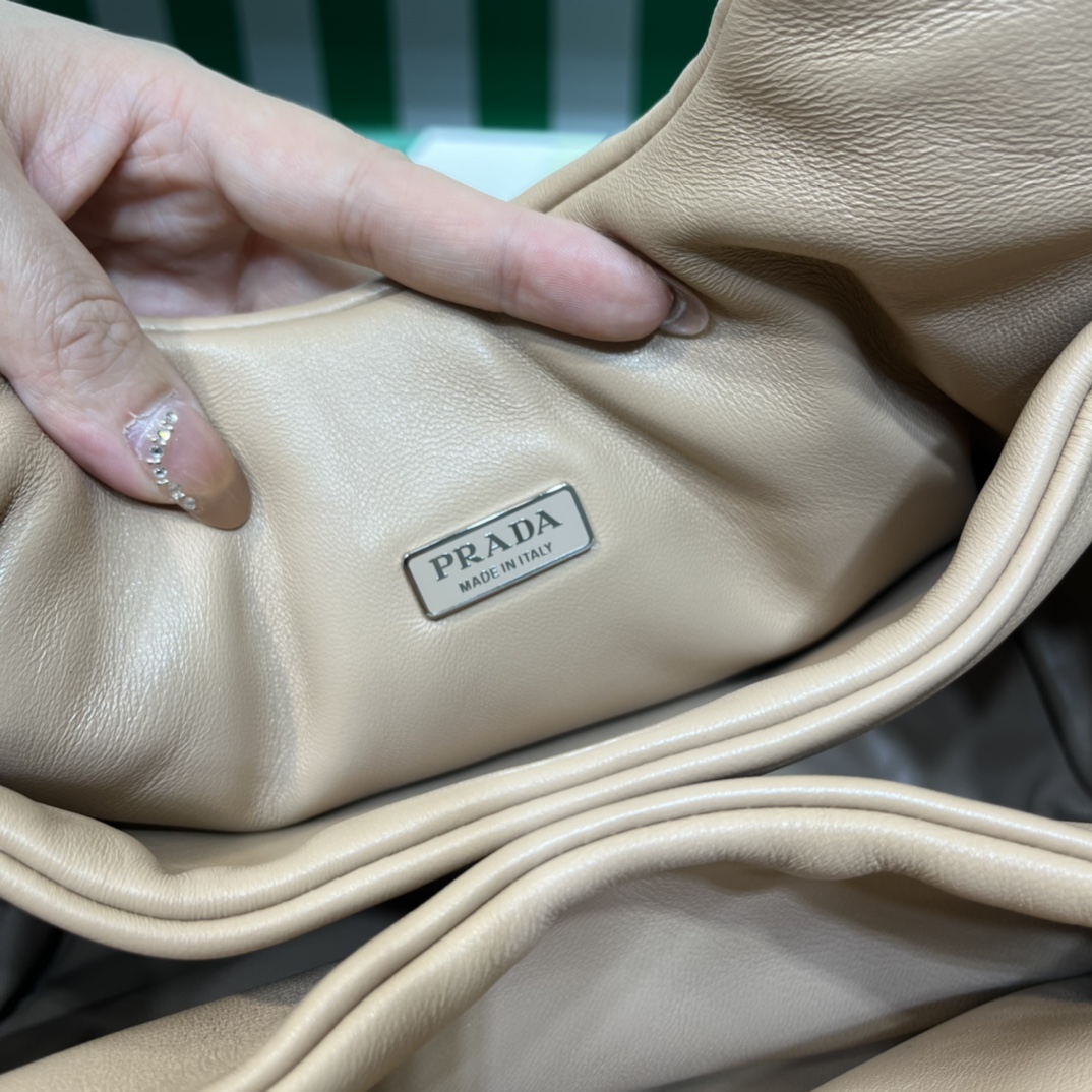 Handbags Prada 1BG413 size:30*26*17 cm - vstockx