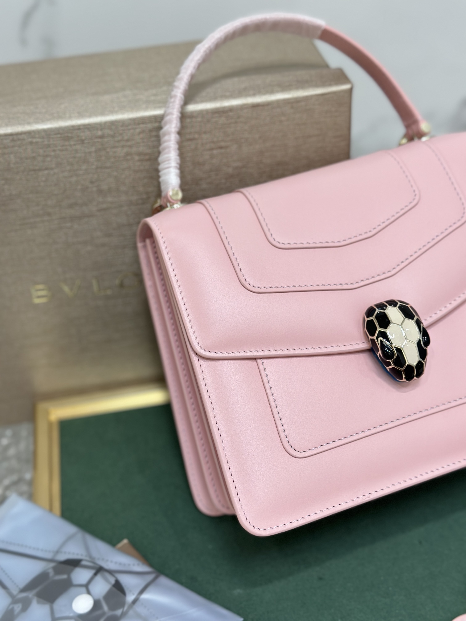 Handbags Bvlgari 38329 size:20*16*9 cm - vstockx
