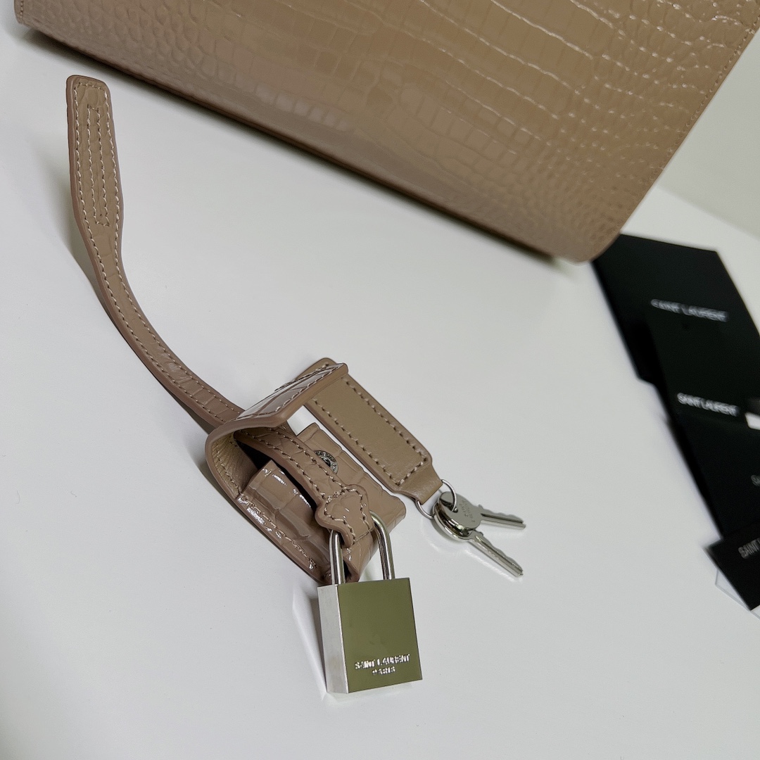 Handbags SAINT LAURENT 421863 size 26*20.5*12.5 cm - vstockx