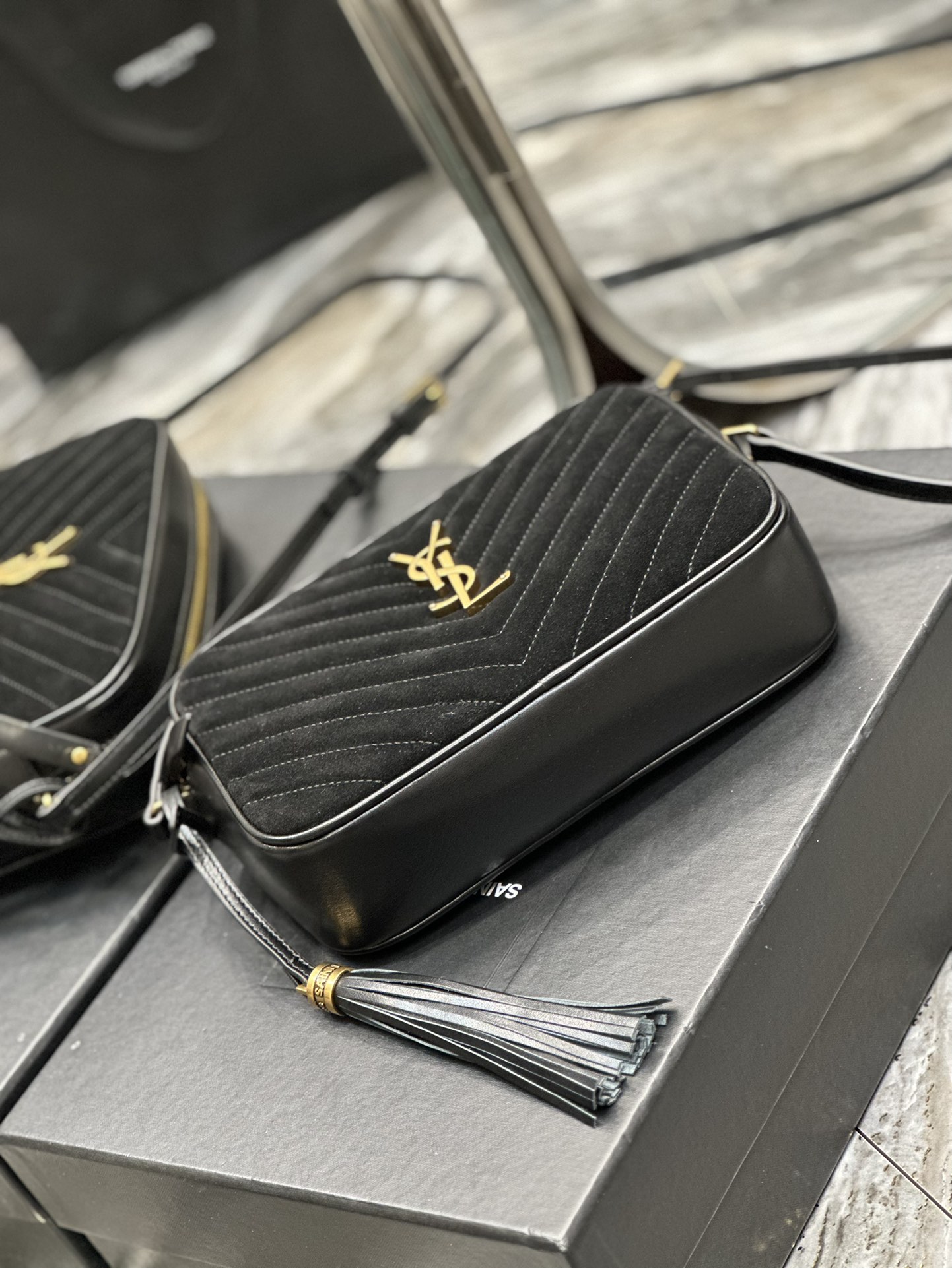 Handbags SAINT LAURENT 520534 size 23x16x6 cm - vstockx