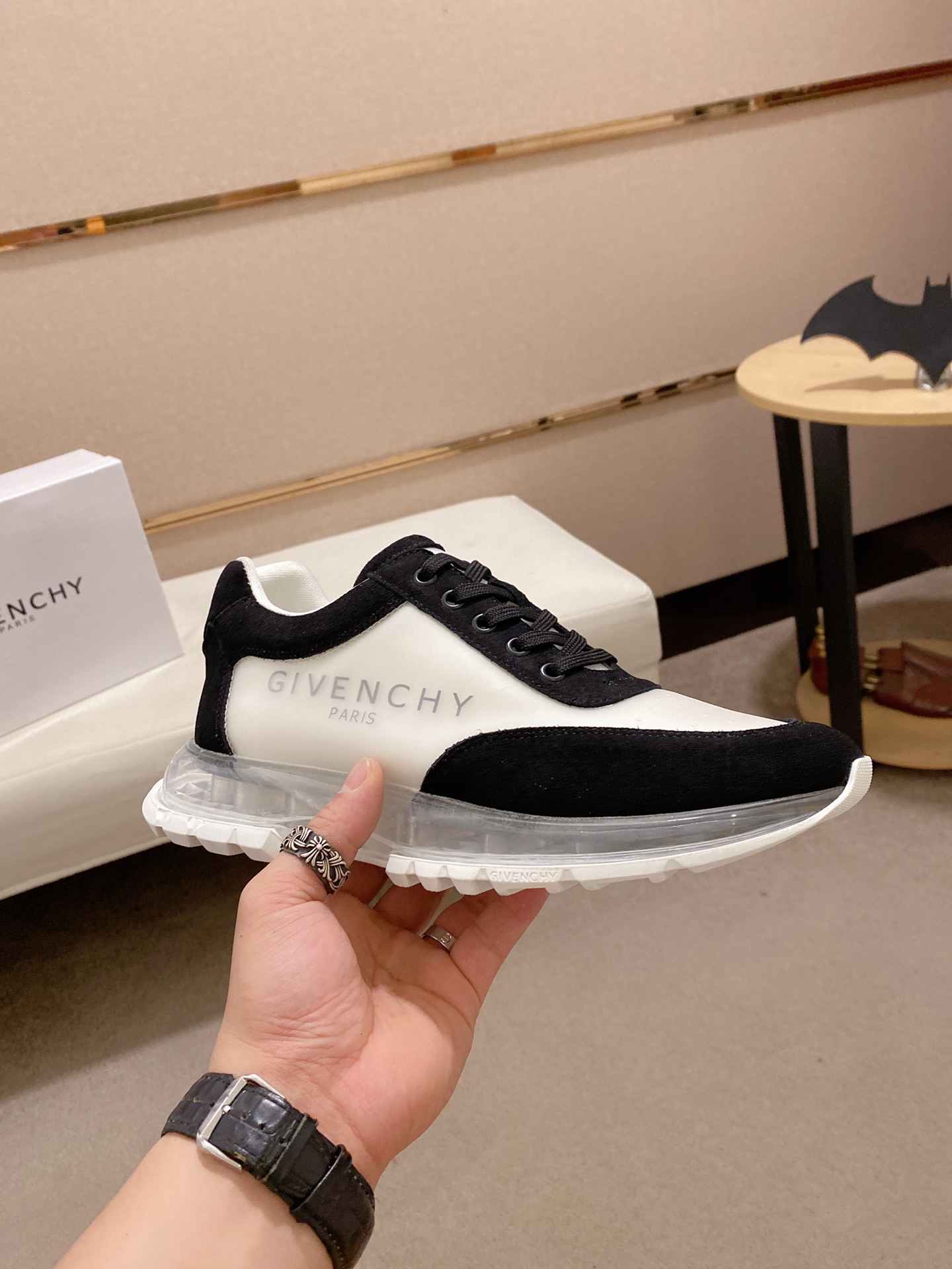 Givenchy Spectre Zip Sneakers 14 - vstockx