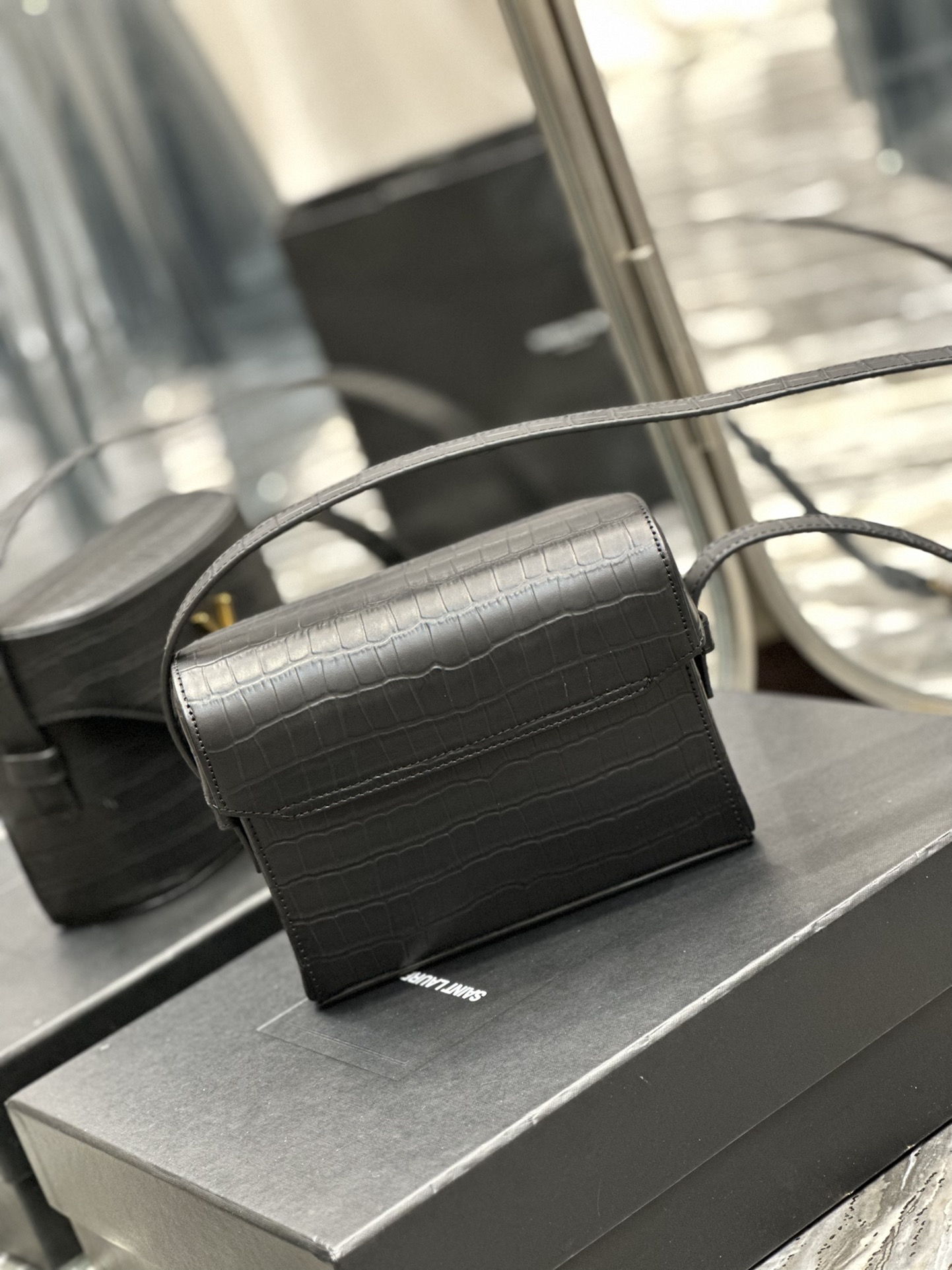 Handbags SAINT LAURENT 710080 size 19  15  8 cm - vstockx