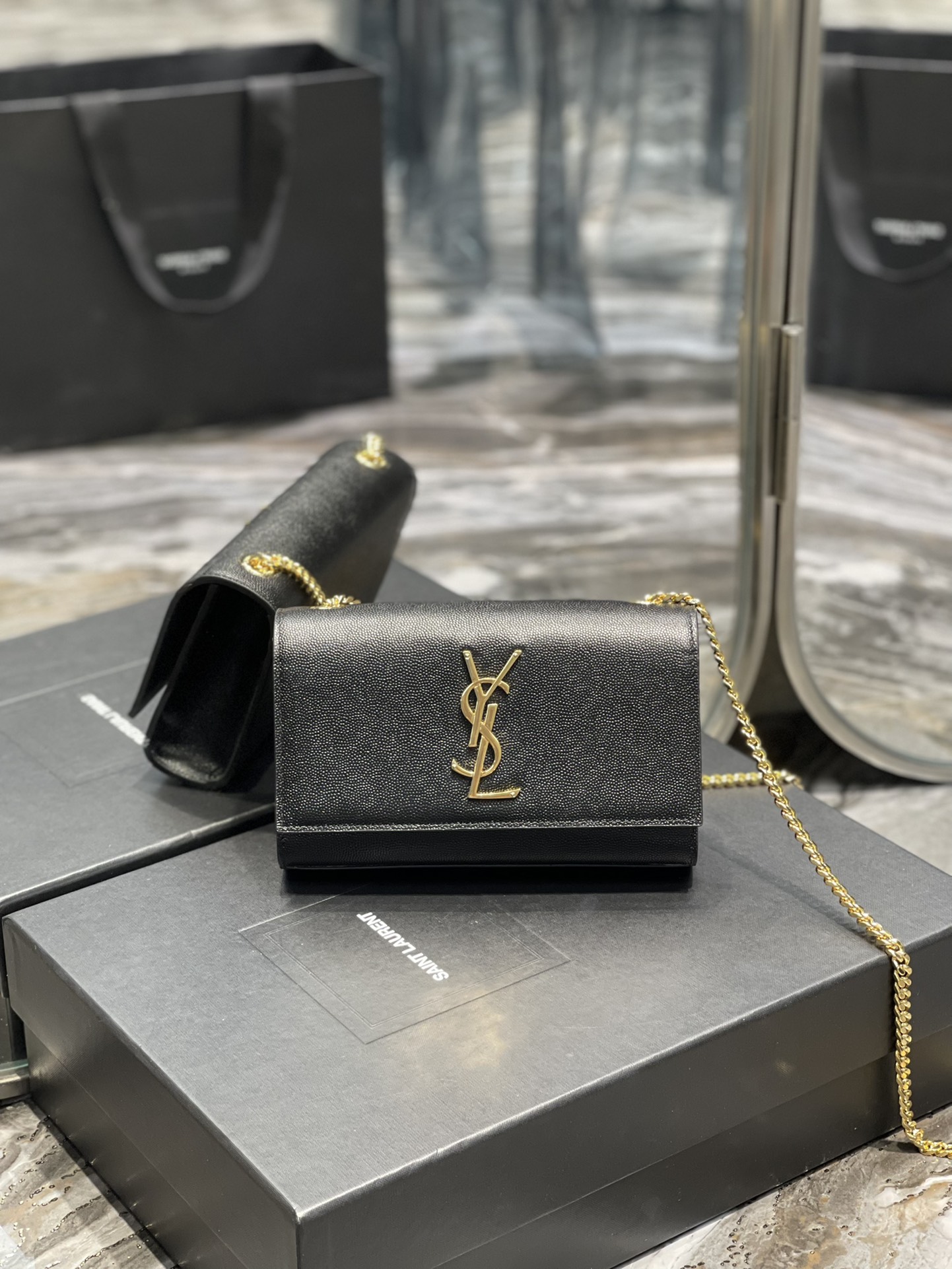 Handbags SAINT LAURENT 469390 size 20x13.5x5.5 cm - vstockx