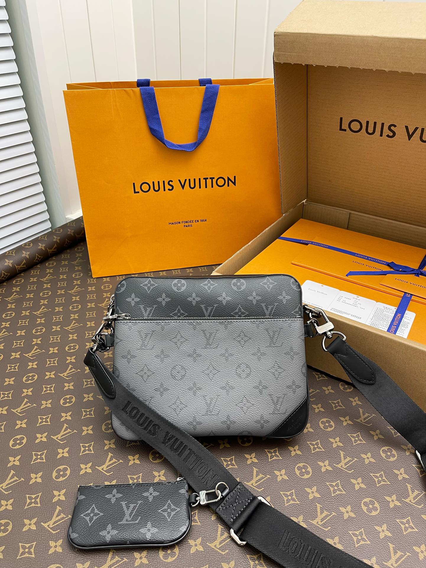 Handbags Louis Vuitton M69443 size:25*18.5*7 cm - vstockx