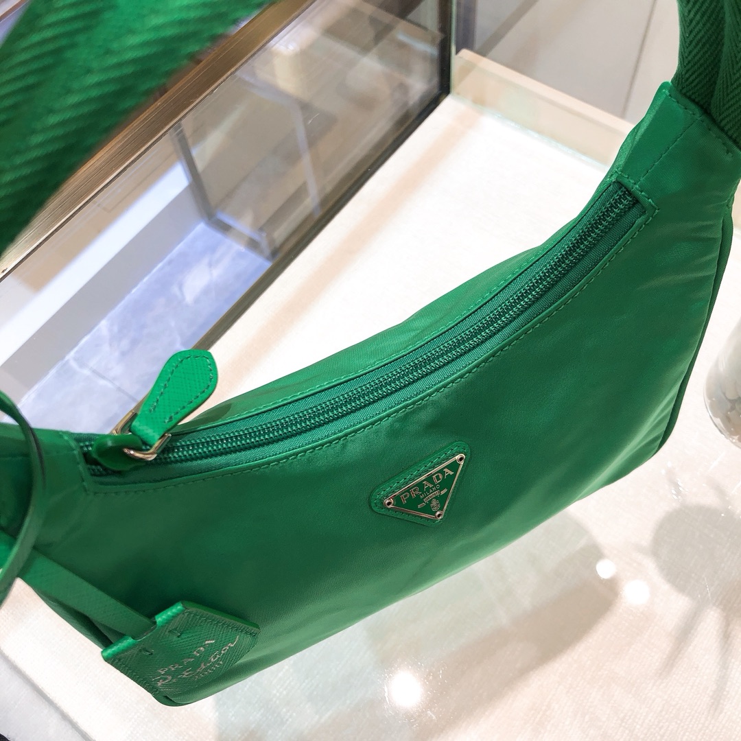 handbags prada Hobo 1NE515 Re-edition 2000 Size:22*17*6 - vstockx