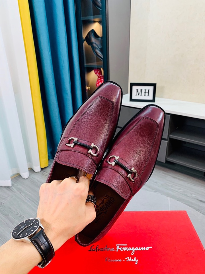 Salvatore Ferragamo Boots 32 - vstockx