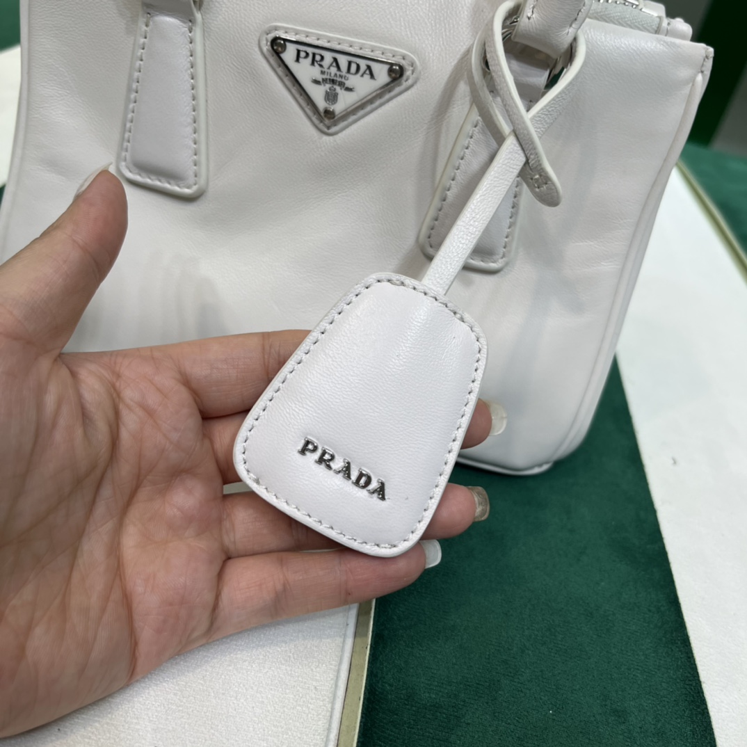 Handbags Prada 1BA906 size:20*14.5*9.5 cm - vstockx