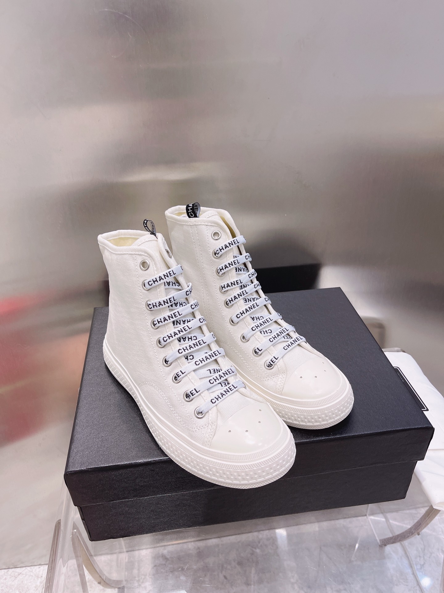 Chanel Flat canvas Sneaker 6 - vstockx