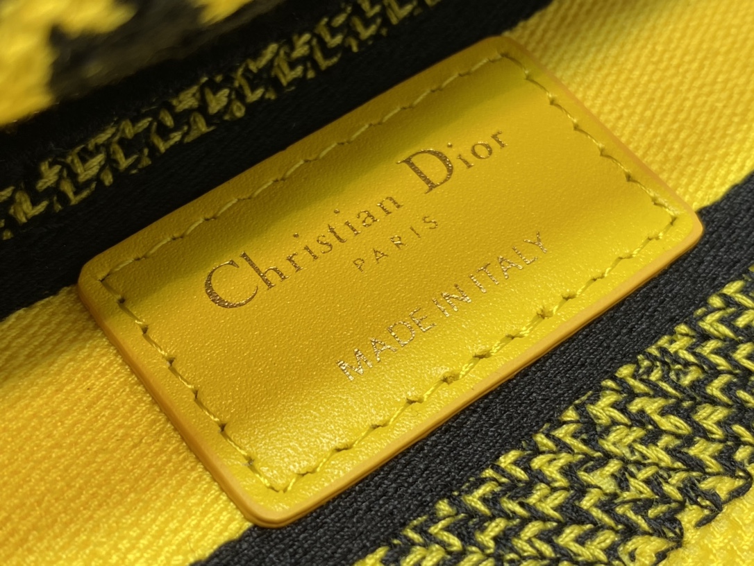 Handbag Dior size 17*7*15 cm - vstockx