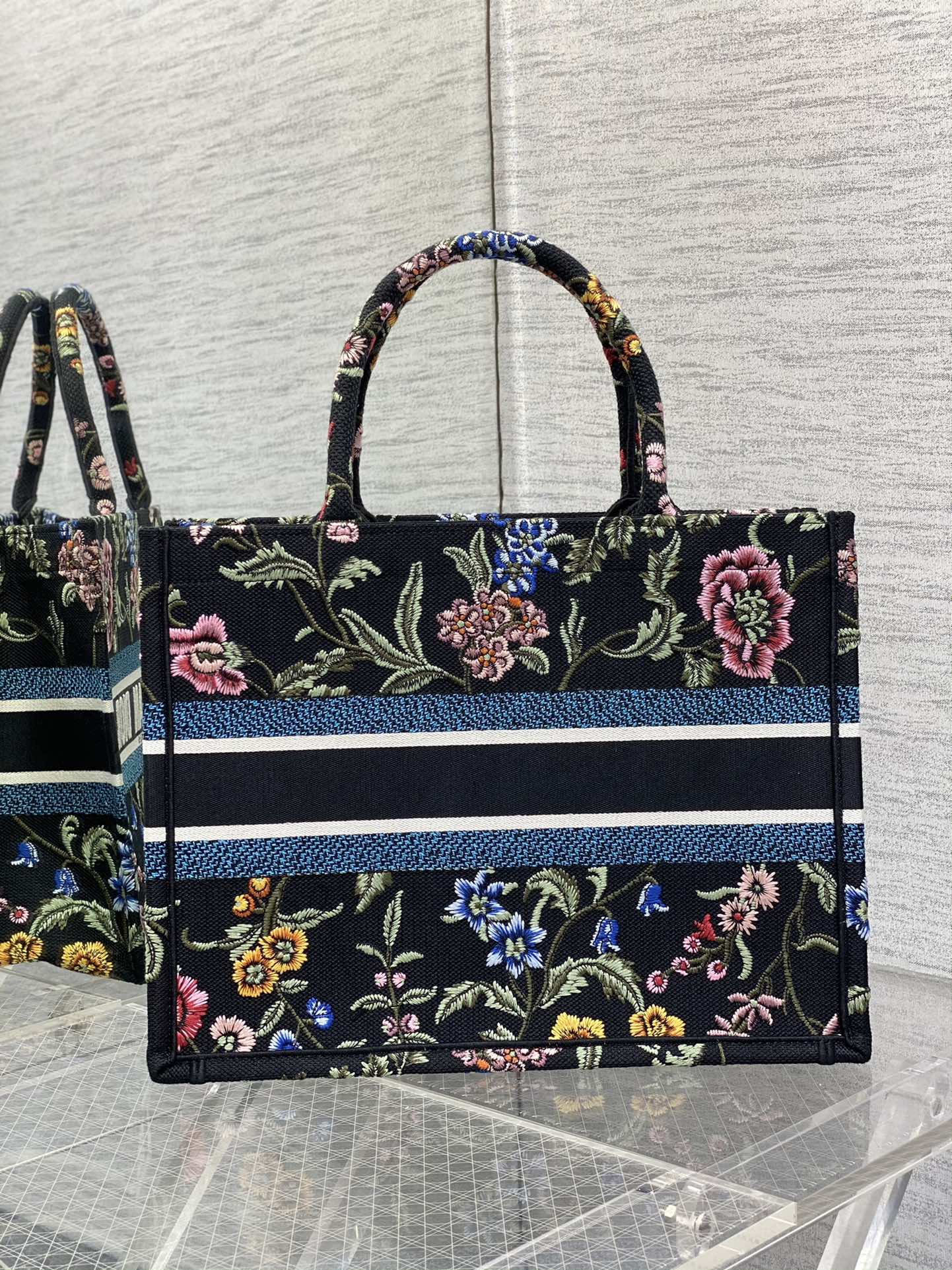 Handbag Dior size 36*18*28 cm - vstockx