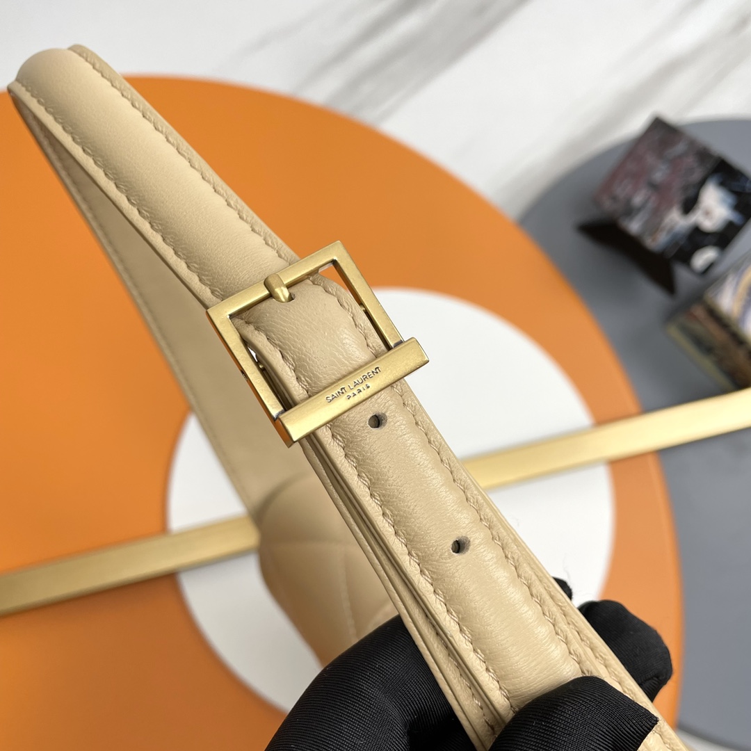 Handbags SAINT LAURENT 698567 size 24  18  5.5 cm - vstockx