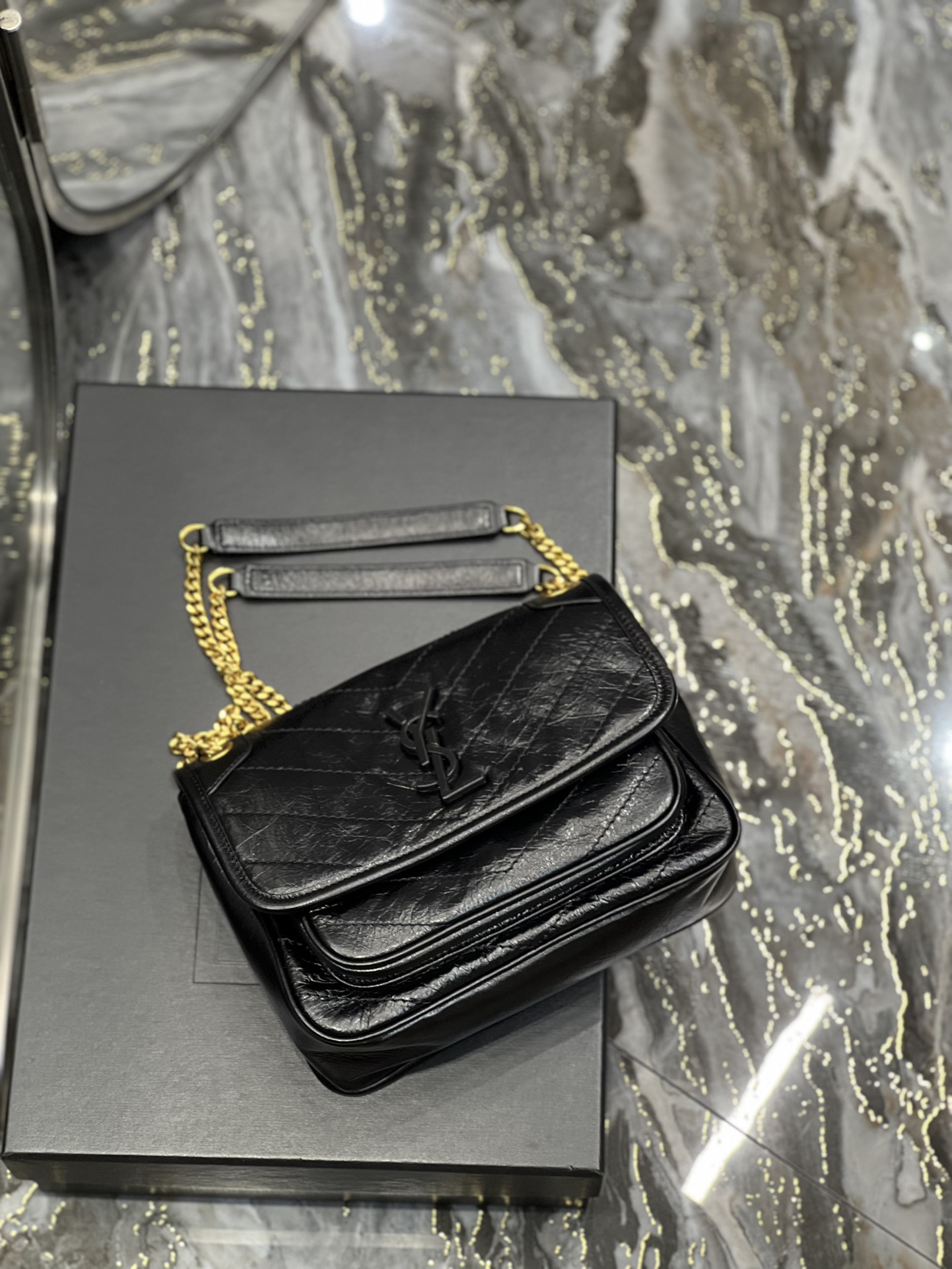 Handbags SAINT LAURENT 633151 size 22  16.5  12 cm - vstockx