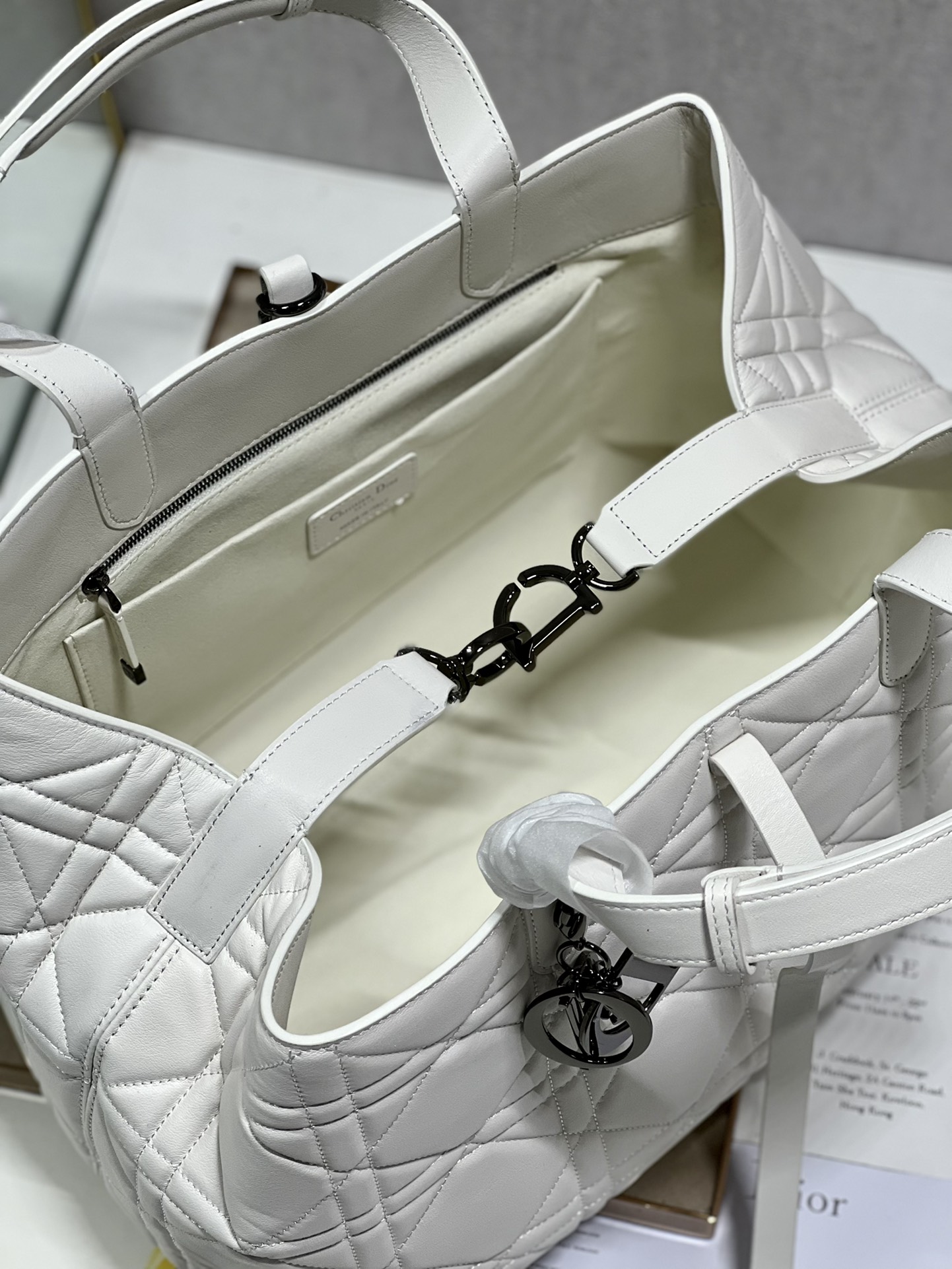 Handbag Dior 1188 size 37  43  22 cm - vstockx