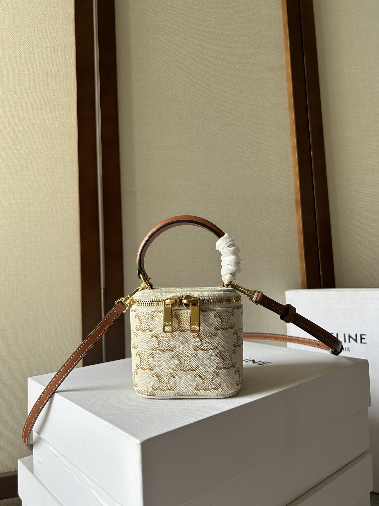 Handbags CELIN-E 110762 101762 size:9.5 X 8 X 9 - vstockx