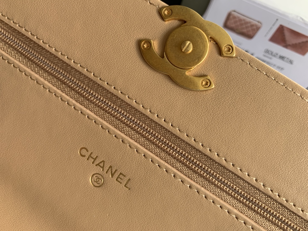 Handbag Chanel 2289 size 19 cm - vstockx