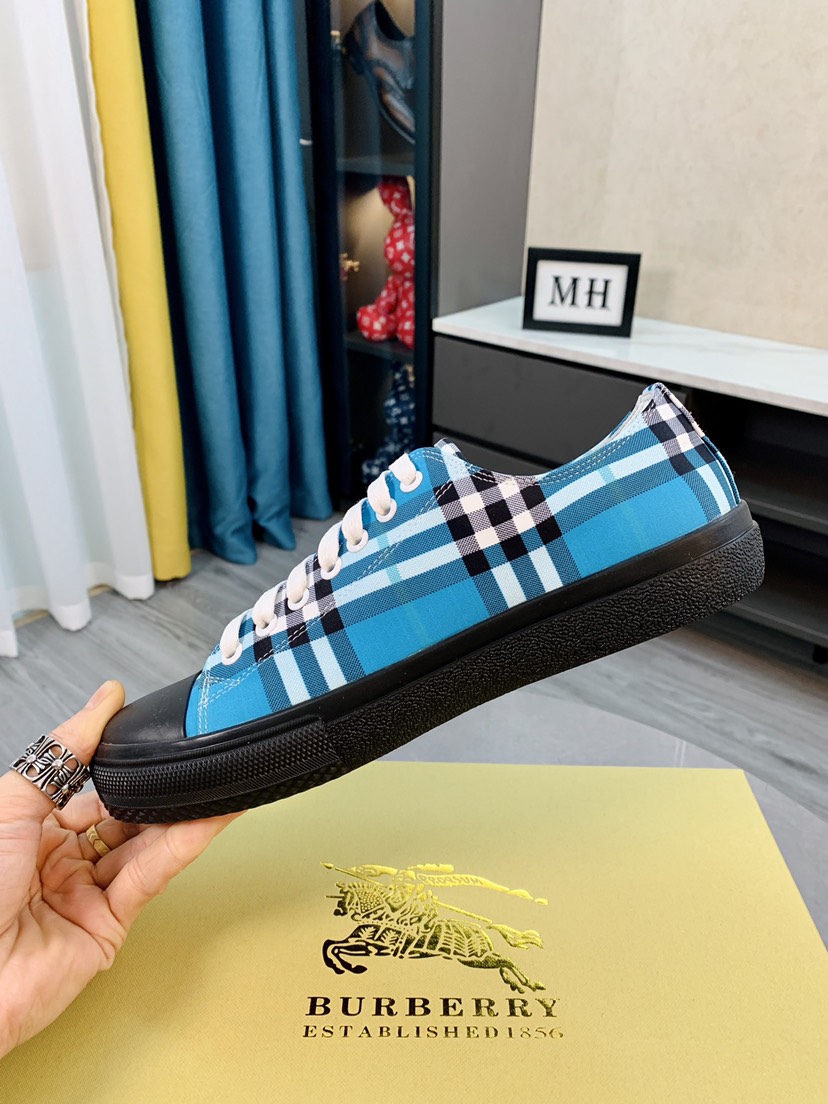 Burberry Perforated Check Sneaker 34 - vstockx