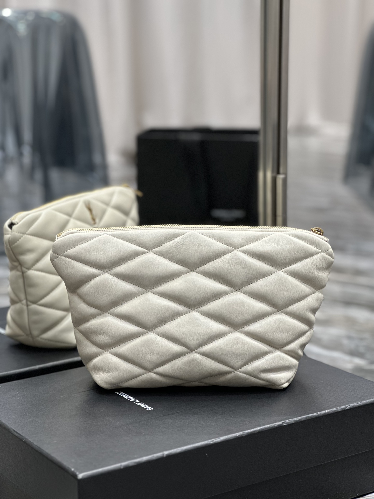 Handbags SAINT LAURENT 696779 size 26x19x11 cm - vstockx