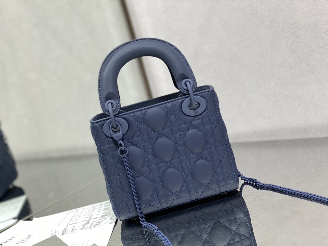 Handbag Dior size 17 cm - vstockx