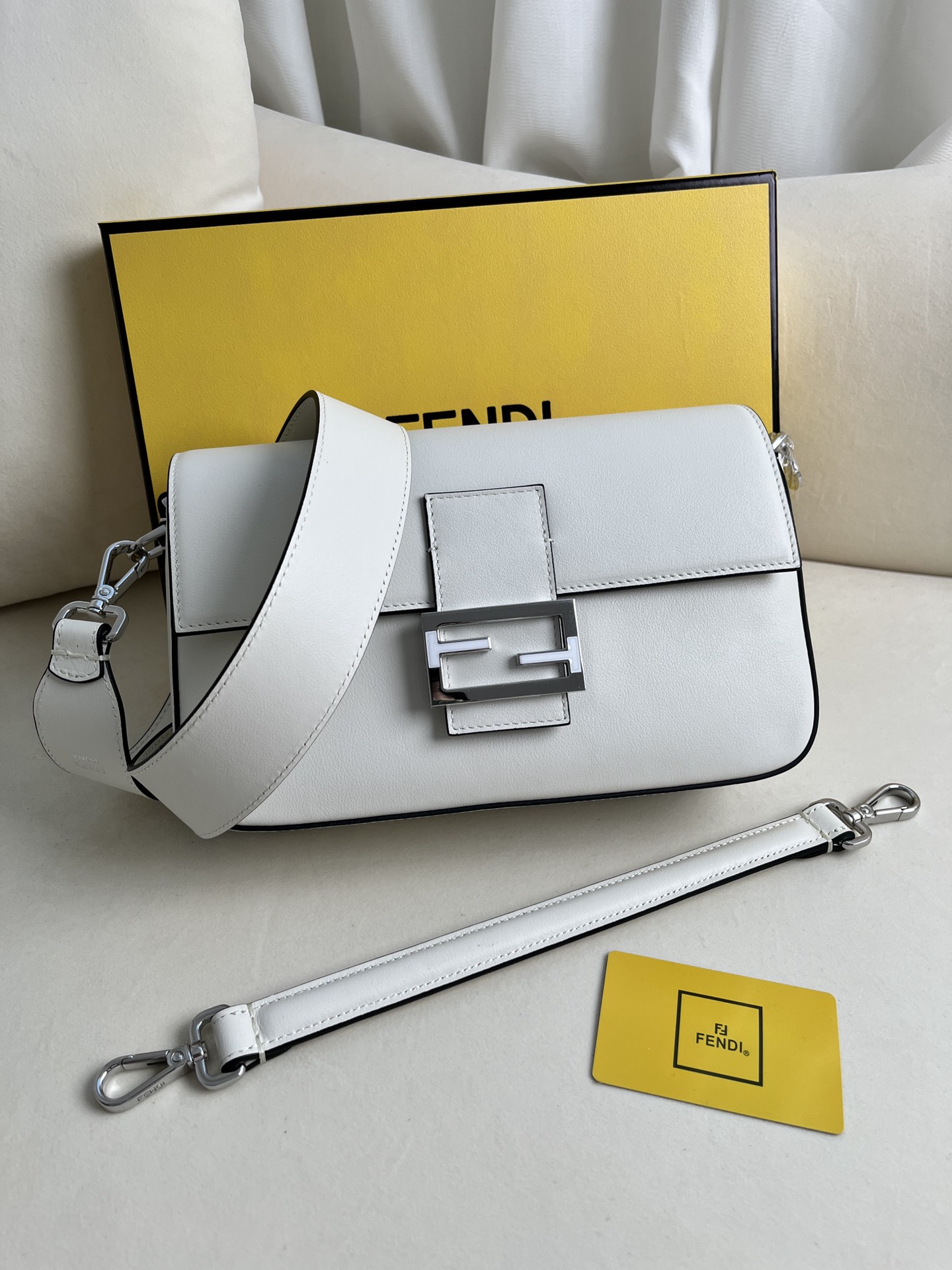 handbags FENDI 5012 size:26*5*15cm - vstockx