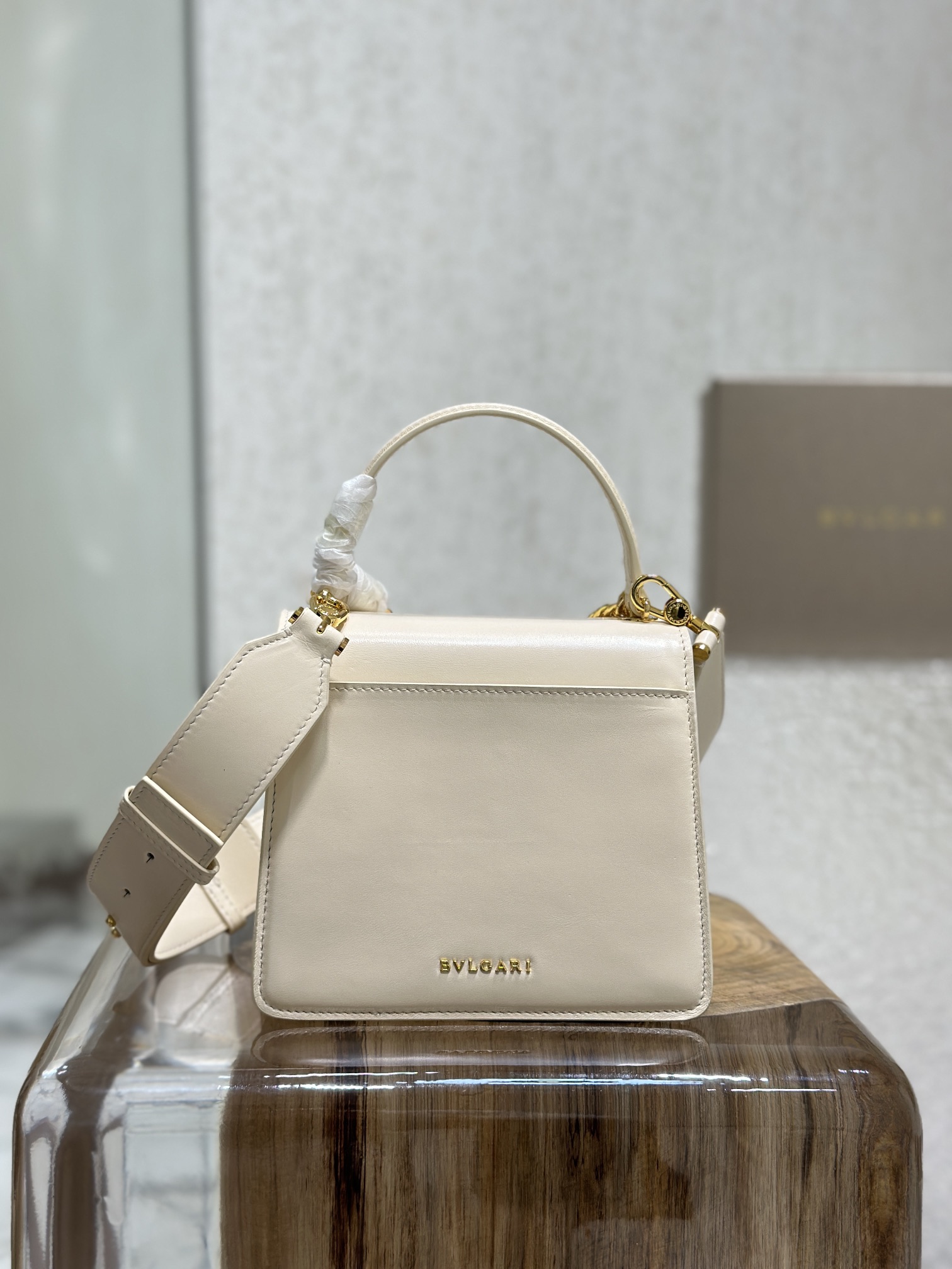 Handbags Bvlgari 290762 size:18*15*9.5 cm - vstockx