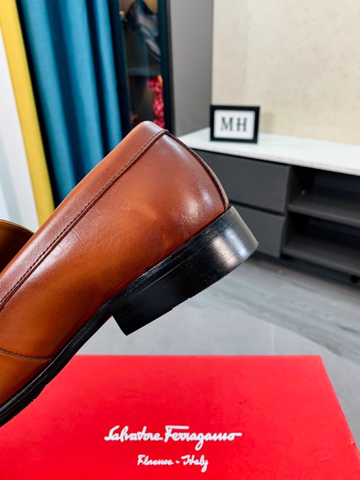 Salvatore Ferragamo Boots 28 - vstockx