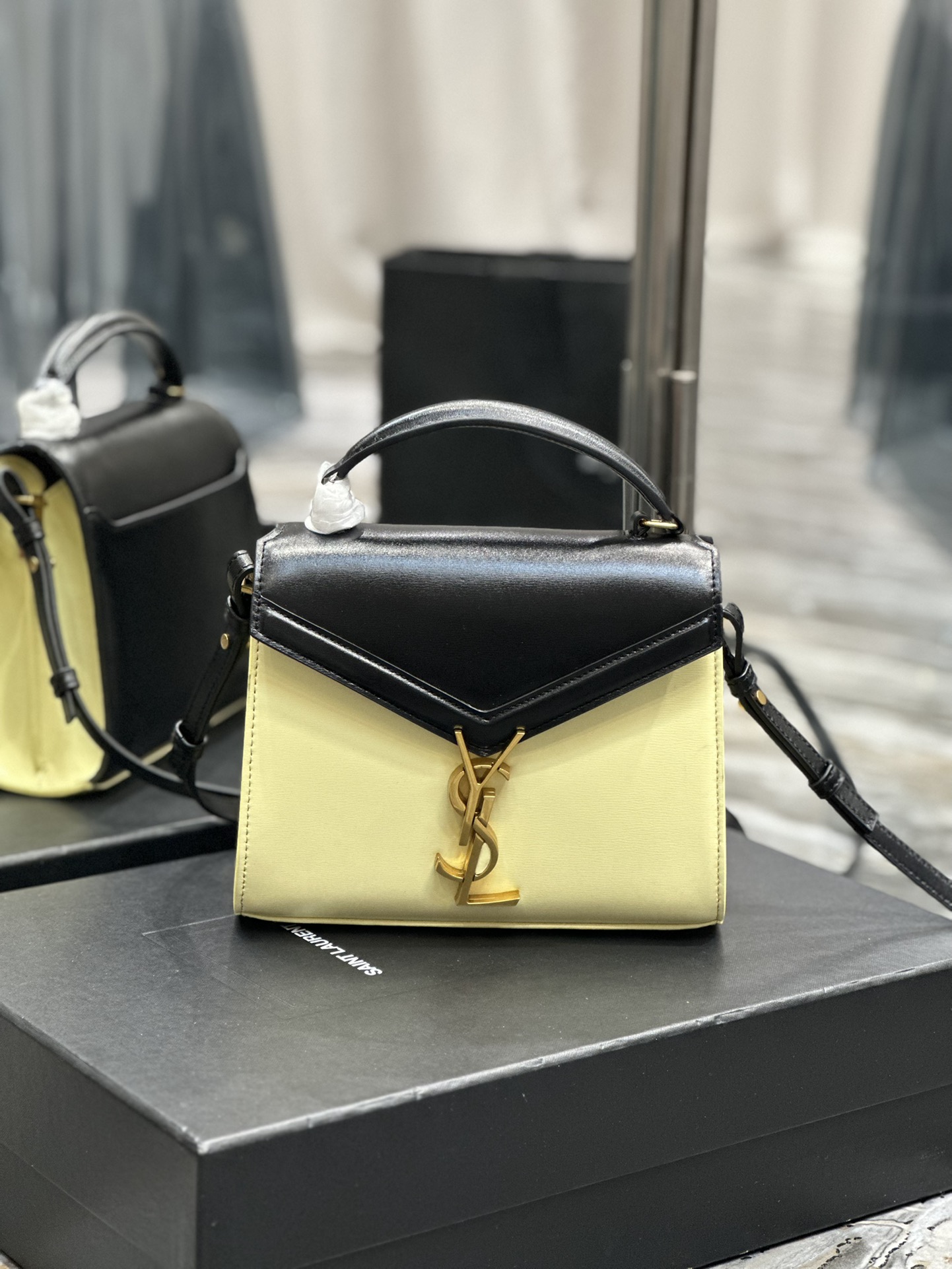 Handbags SAINT LAURENT 602716 size 20  16  7.5 cm - vstockx