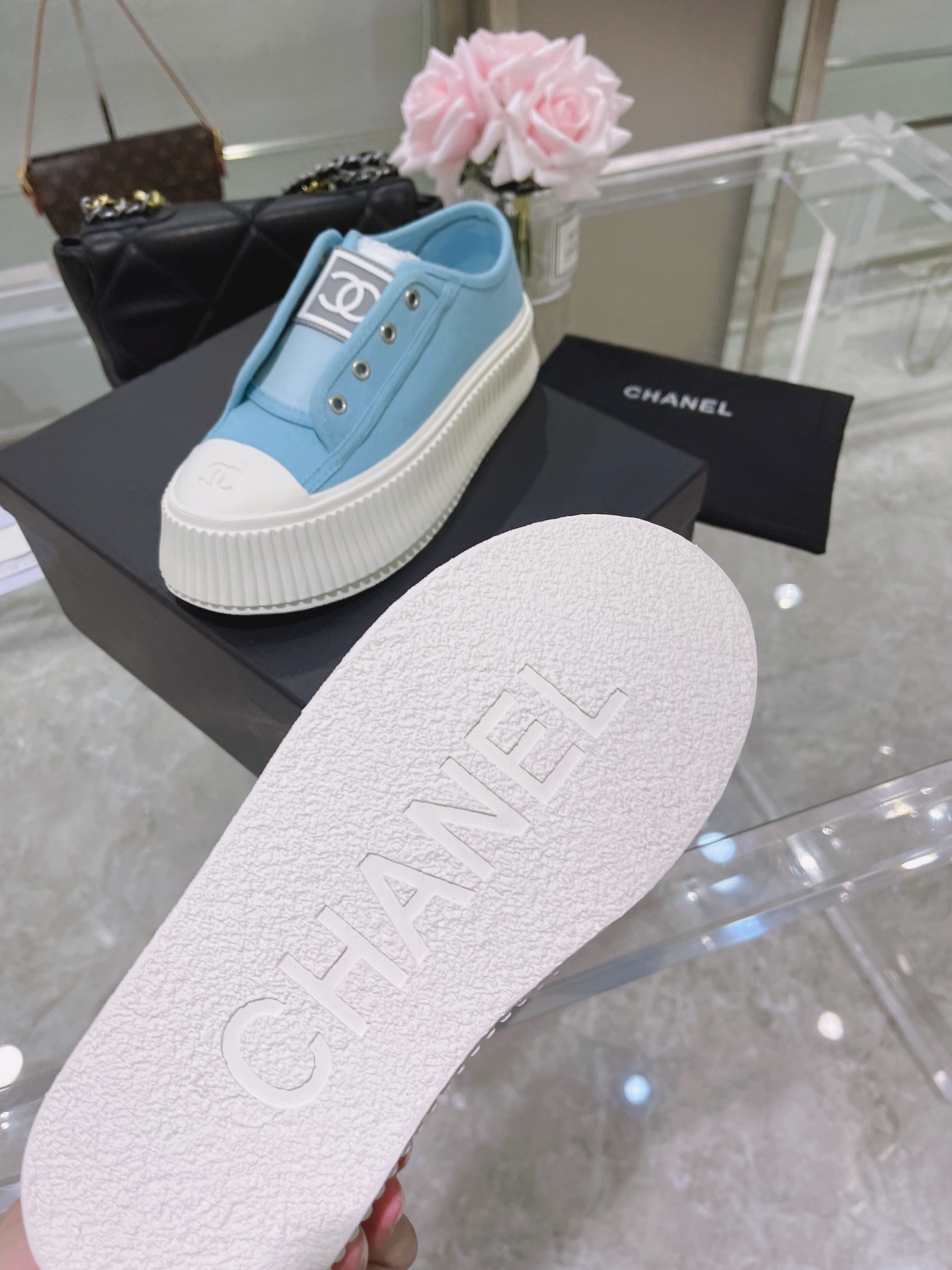 Chanel Platform Sneaker 17 - vstockx