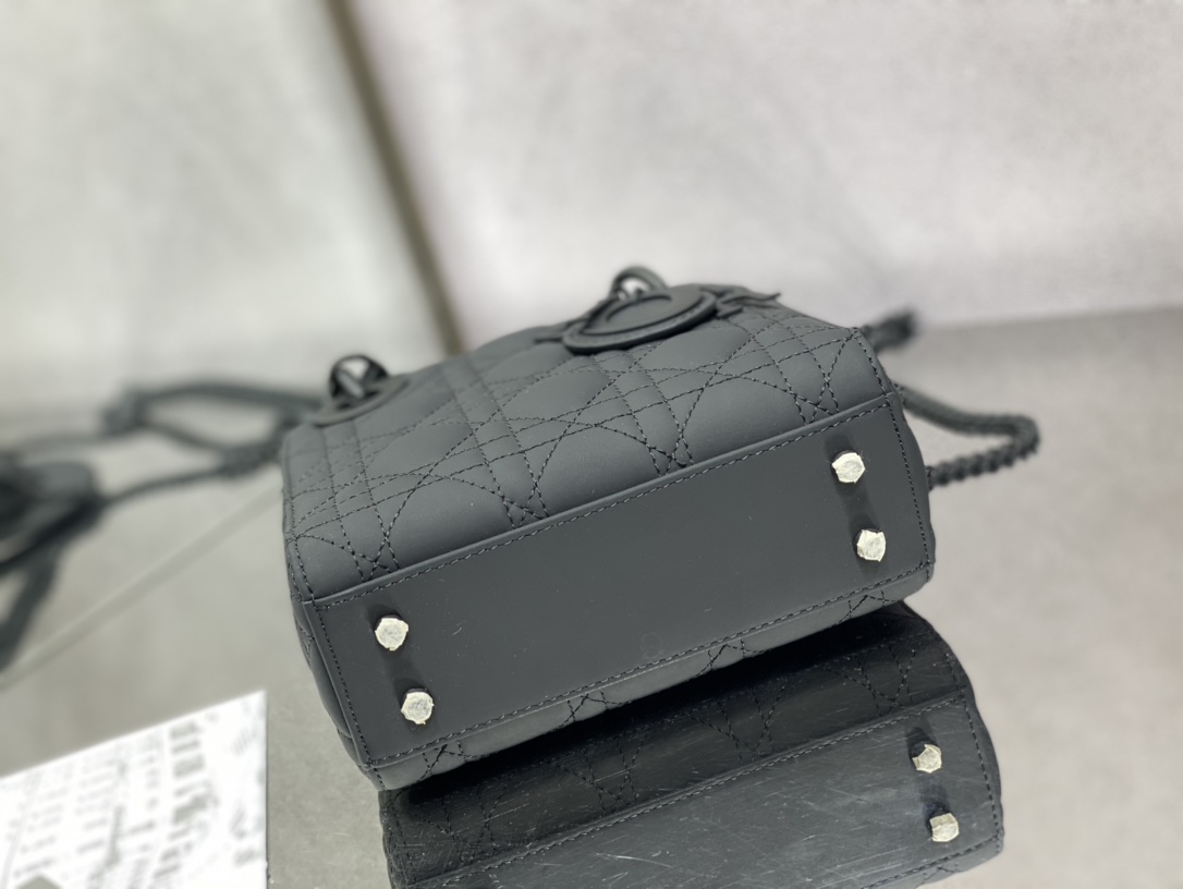 Handbag Dior size 17 cm - vstockx