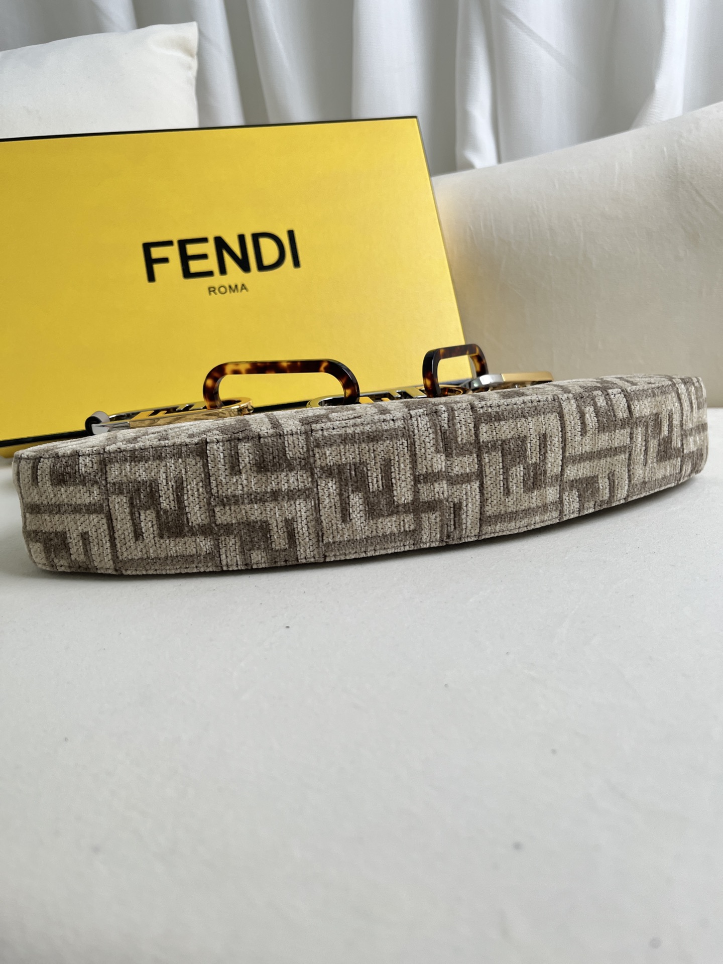 handbags FENDI 225 size:32*11*5cm - vstockx