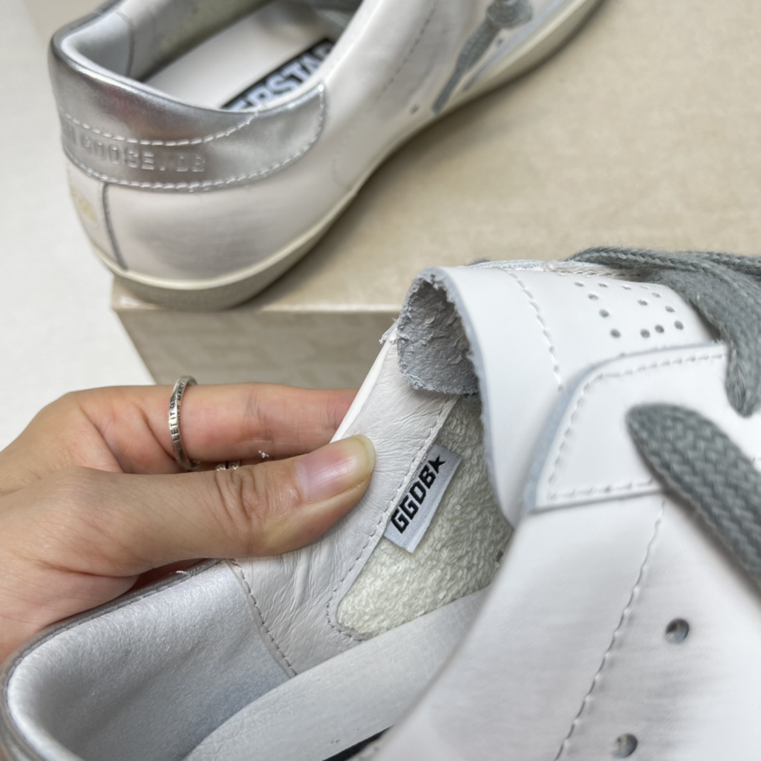 Golden Goose Superstar distressed-finish sneakers 27 - vstockx