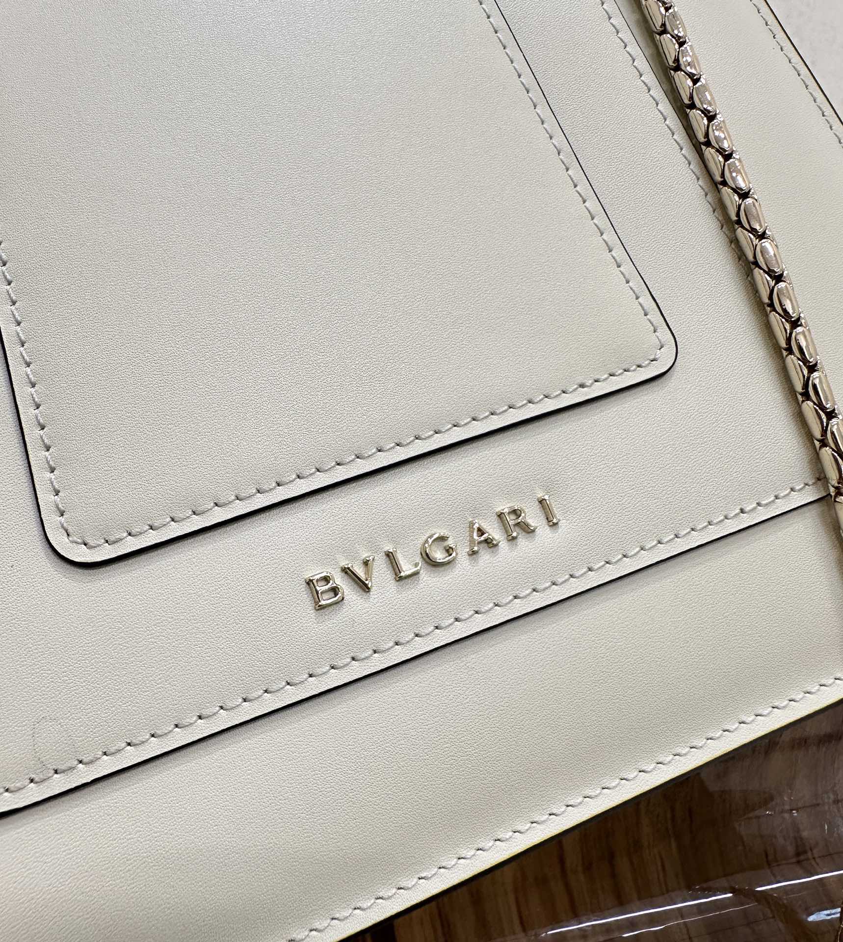 Handbags Bvlgari 38329 size:18*16*9 cm - vstockx