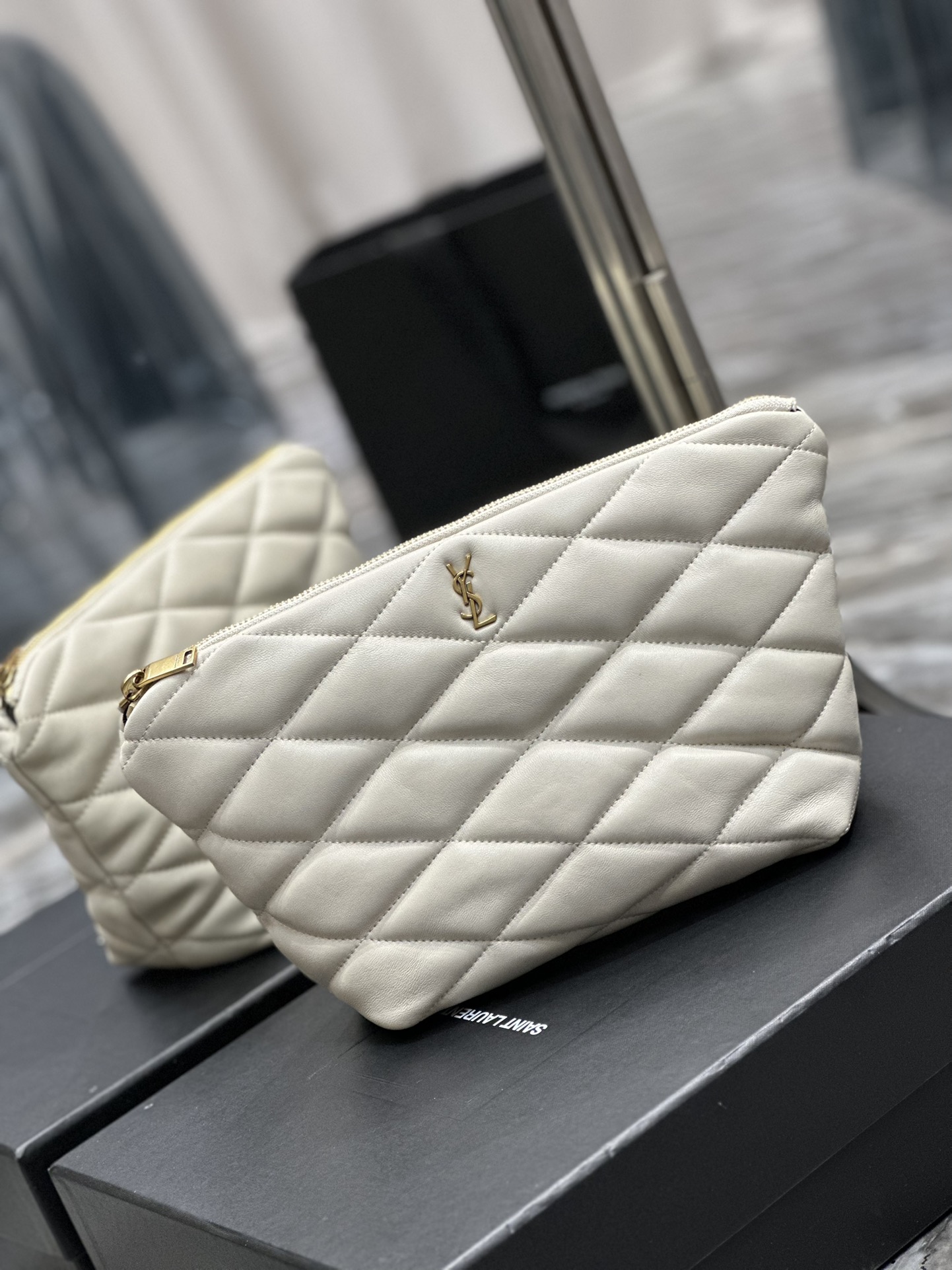 Handbags SAINT LAURENT 696779 size 26x19x11 cm - vstockx