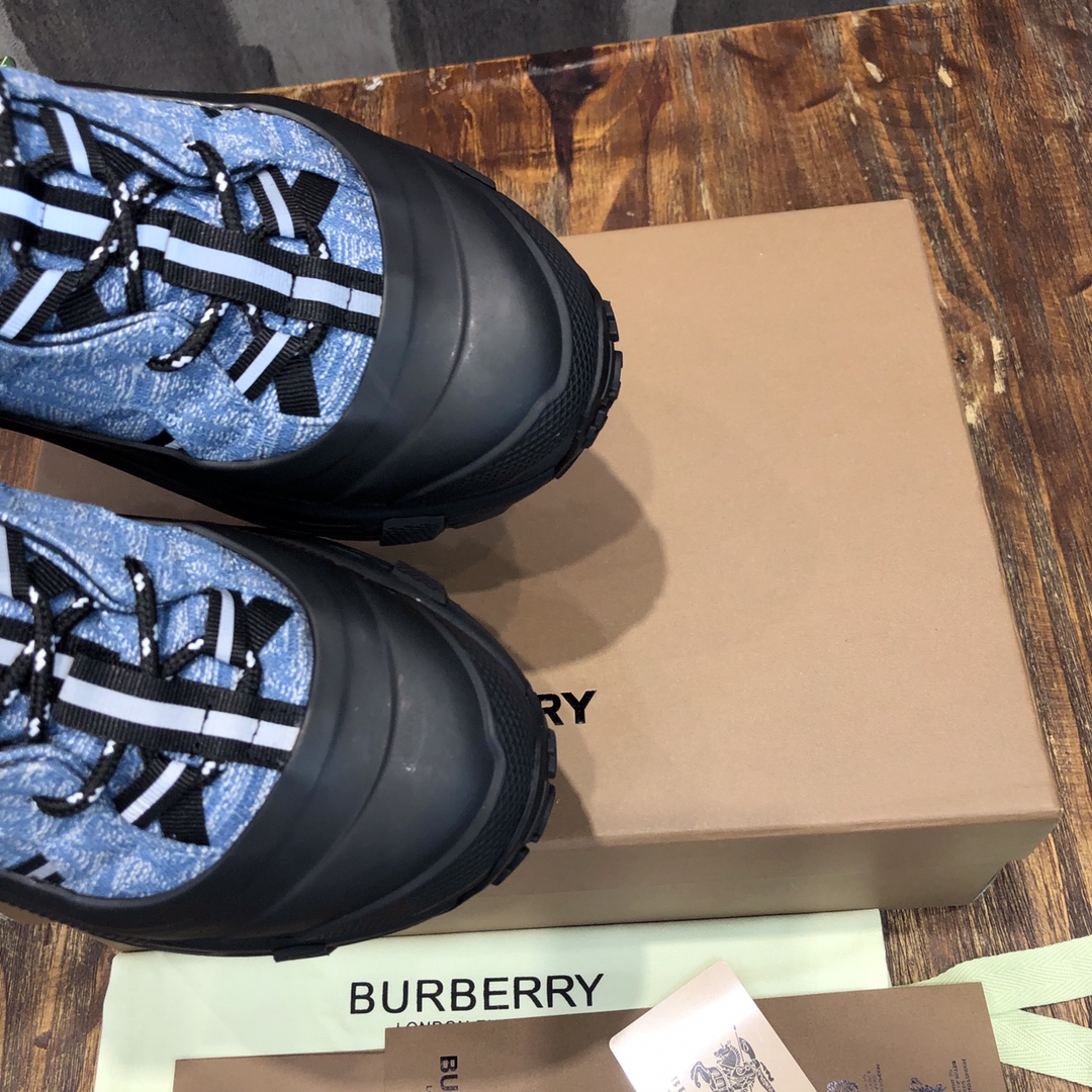 Burberry Arthur Vintage Sneaker 36 - vstockx
