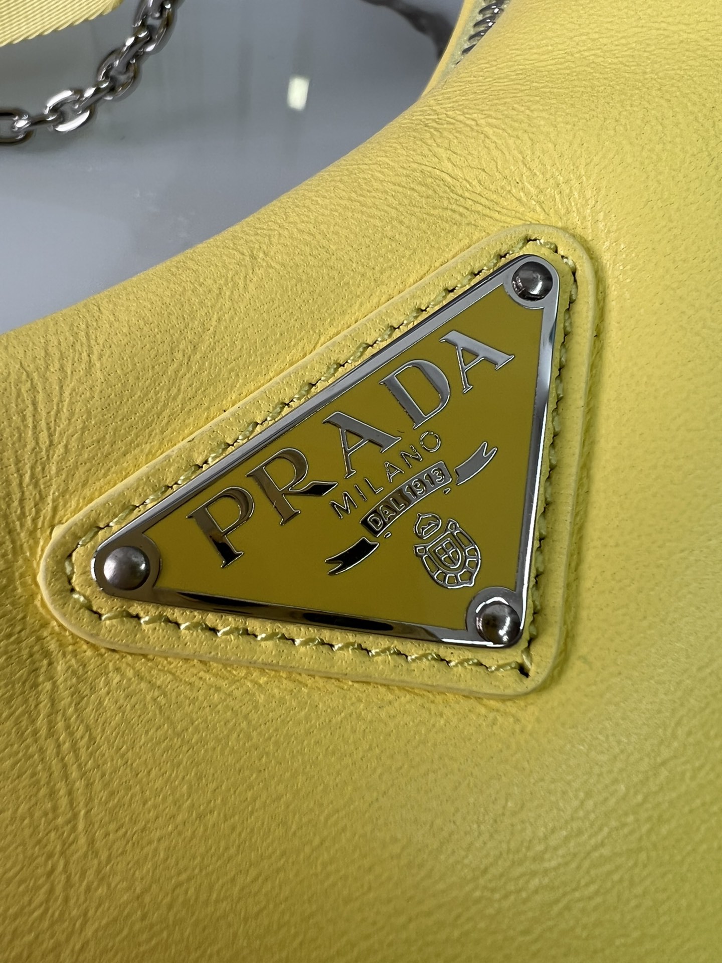 handbags prada 1BH204 22*18*6.5 - vstockx