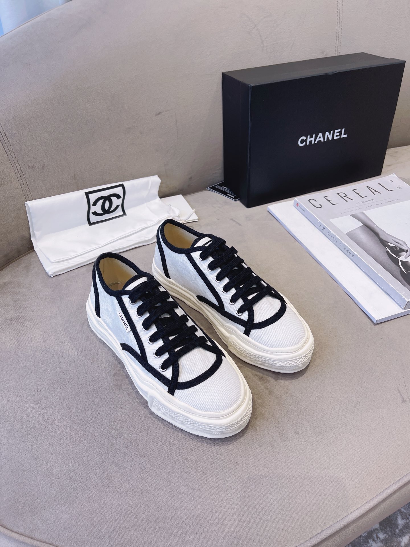 Chanel Flat canvas Sneaker 11 - vstockx