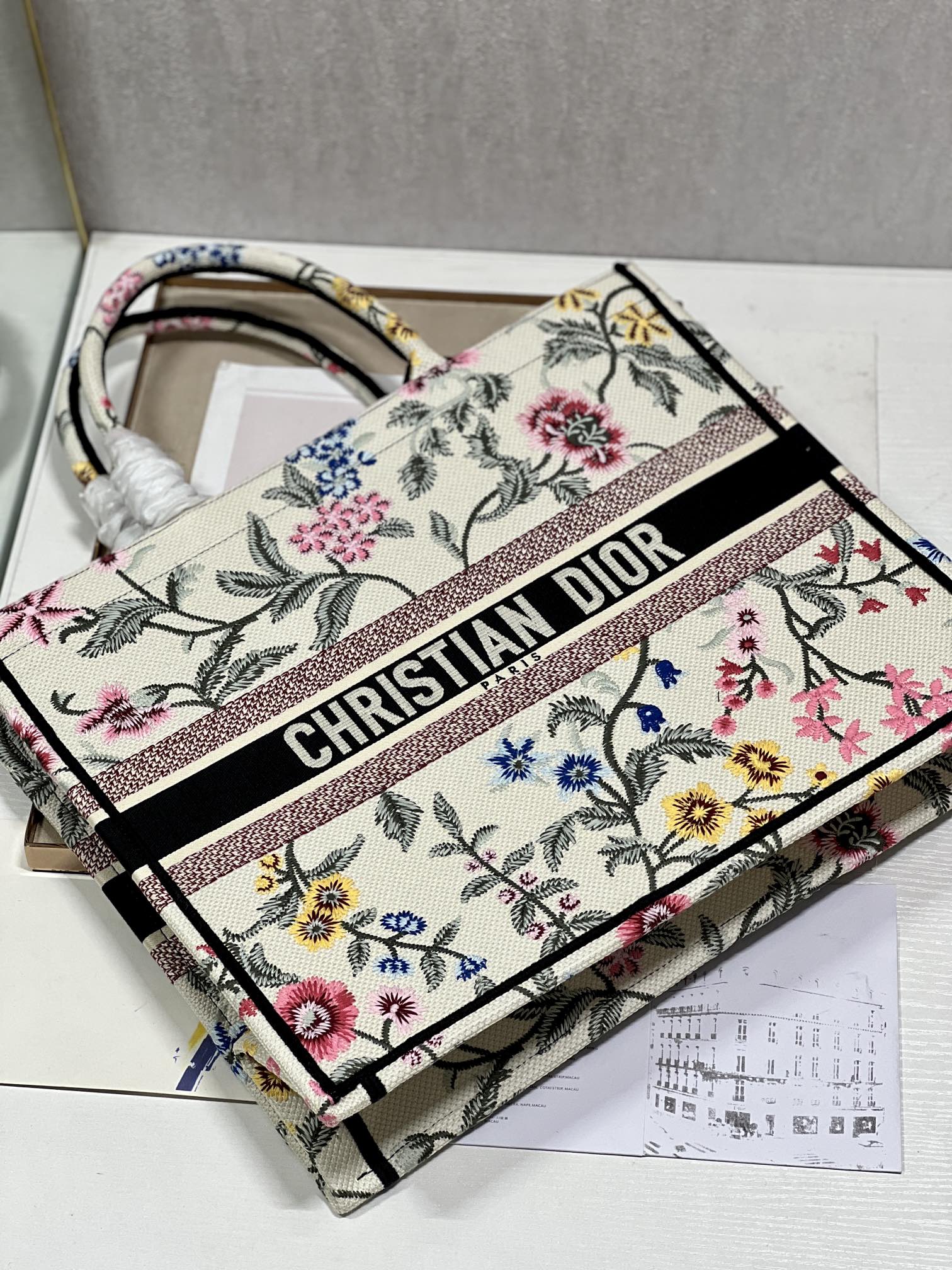 Handbag Dior 1286 size 42  35  18.5 cm - vstockx