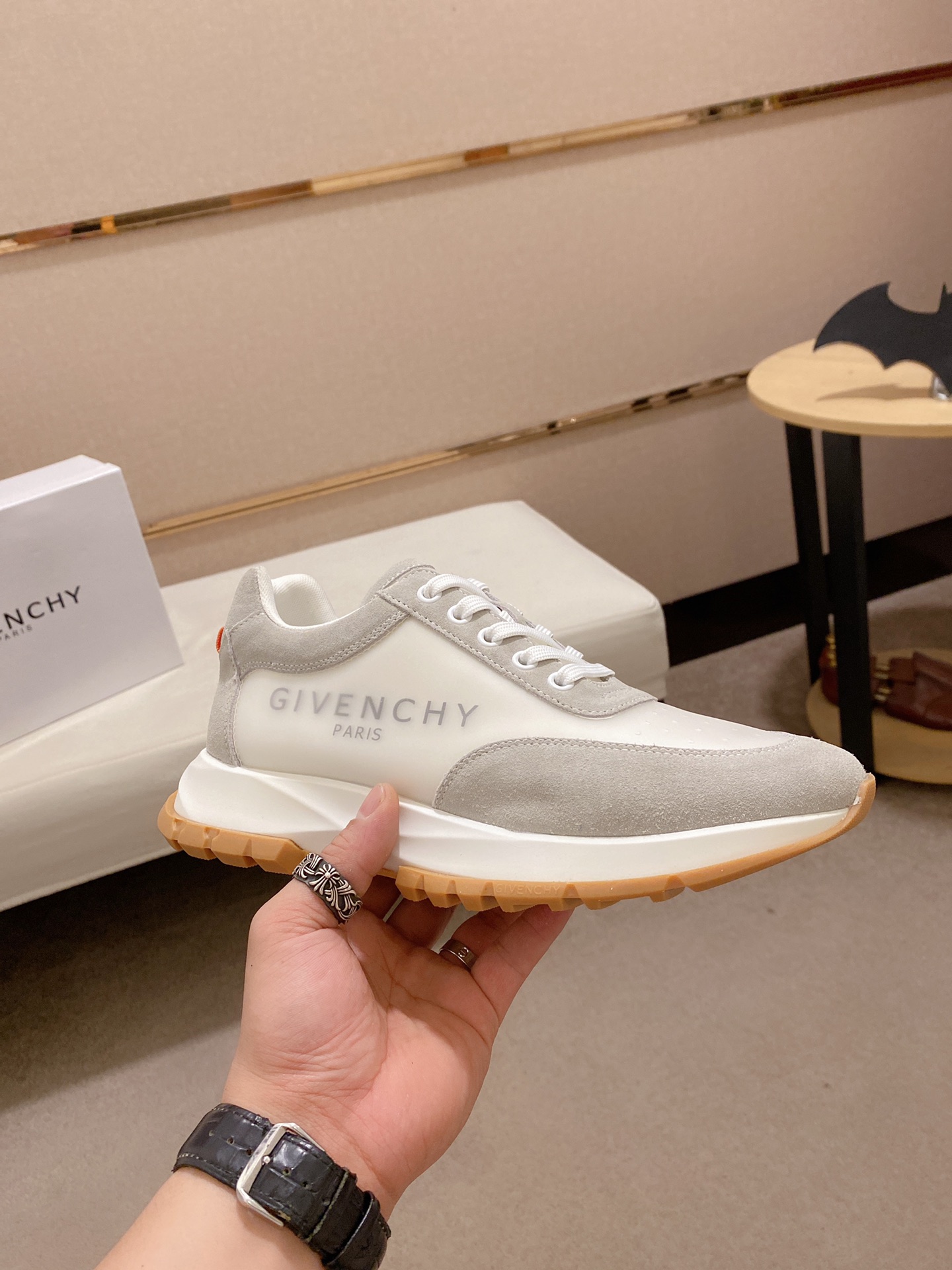 Givenchy Spectre Zip Sneakers 13 - vstockx