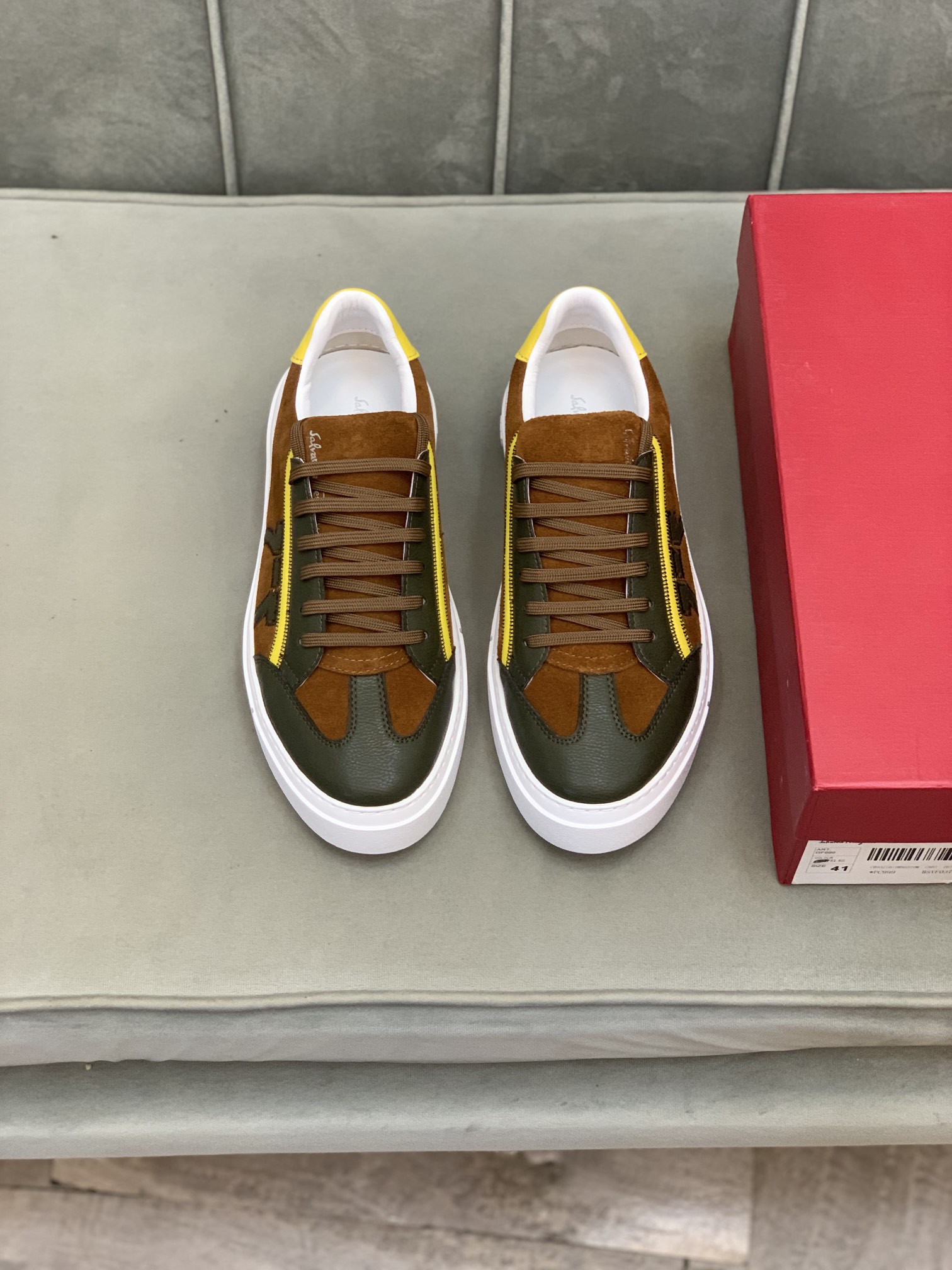Salvatore Ferragamo Gancini Sneaker 16 - vstockx