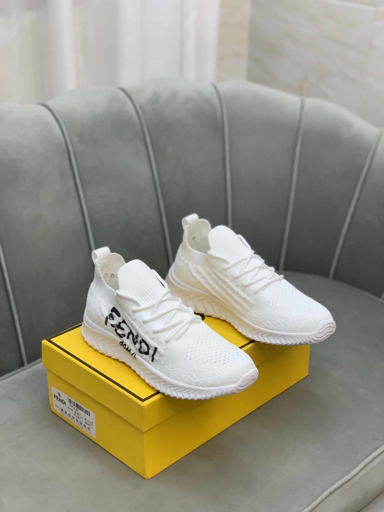 Fendi Low Top Sneakers 2 - vstockx