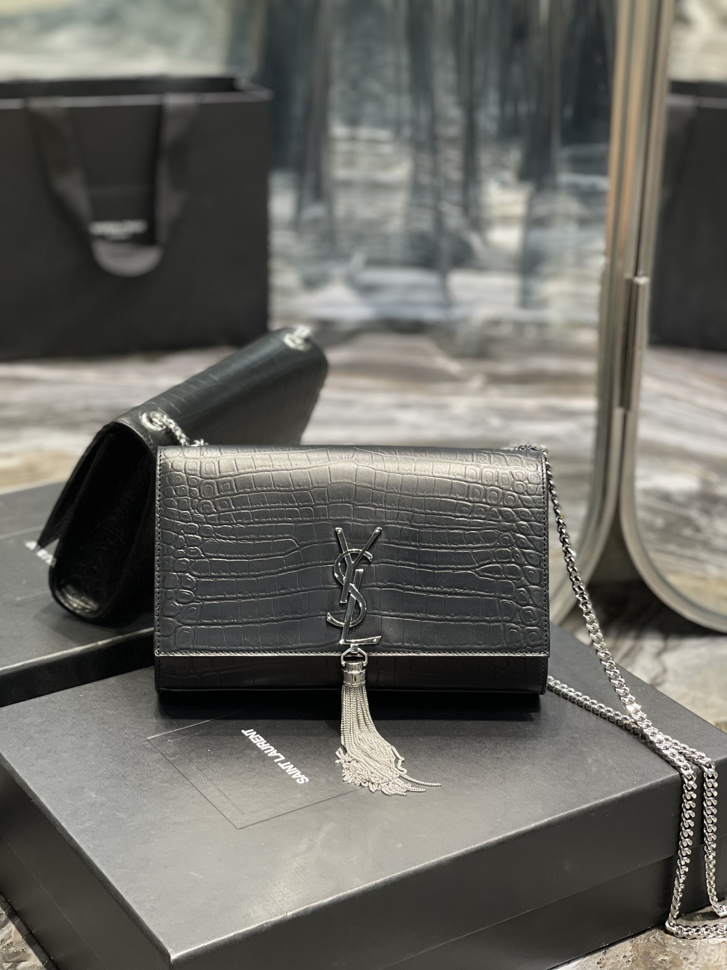 Handbags SAINT LAURENT 354119 size 24x14.5x5 cm - vstockx