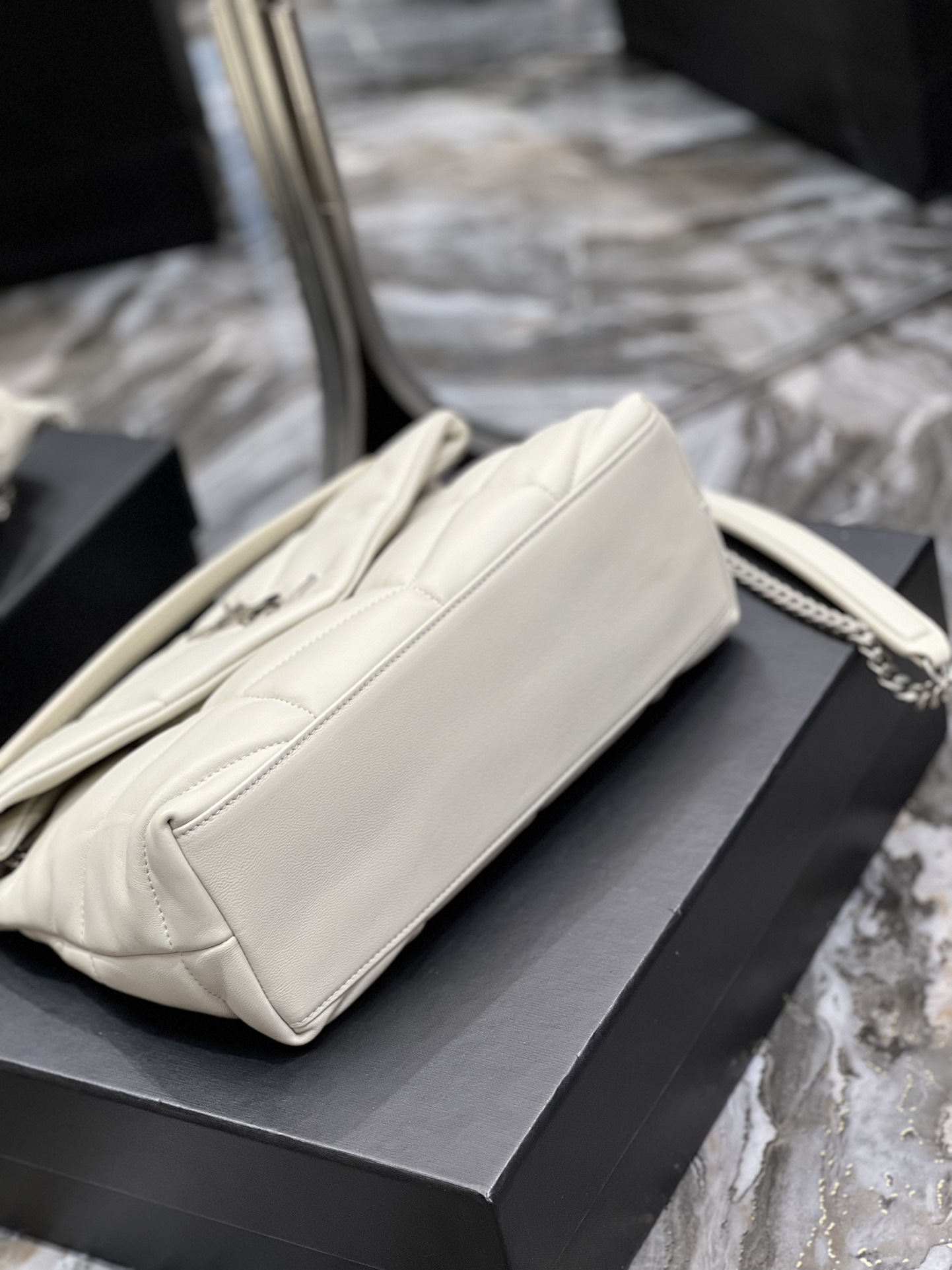 Handbags SAINT LAURENT 577476 size 29x17x11 cm - vstockx